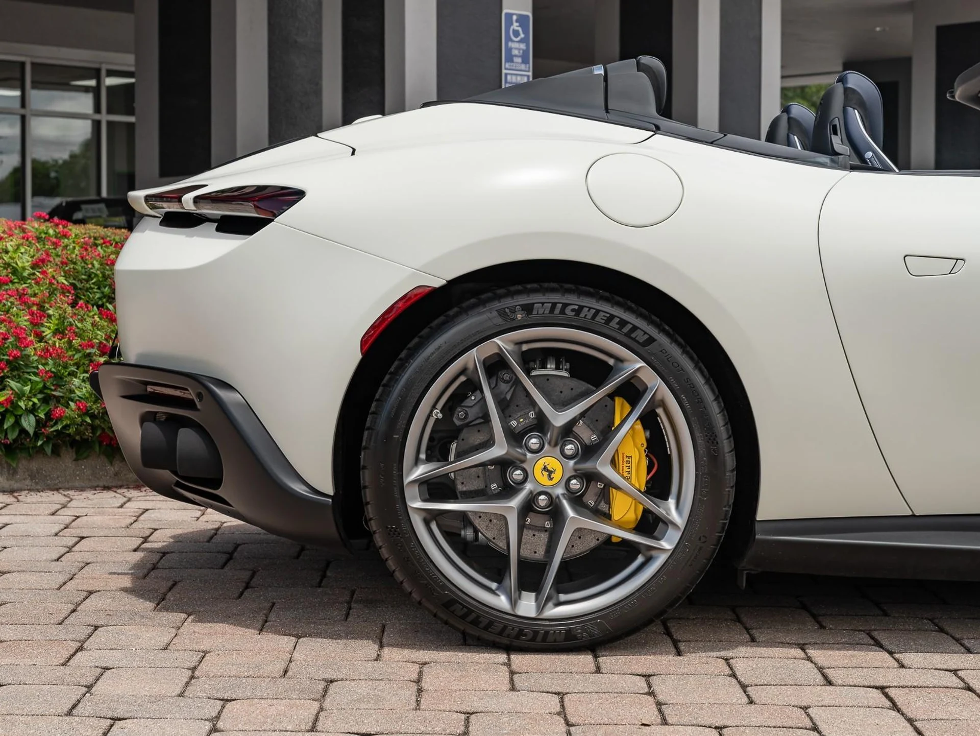 mph008_3200804237_Used_2024_Ferrari_Roma_Spider_1755032736_80bbe1c25f