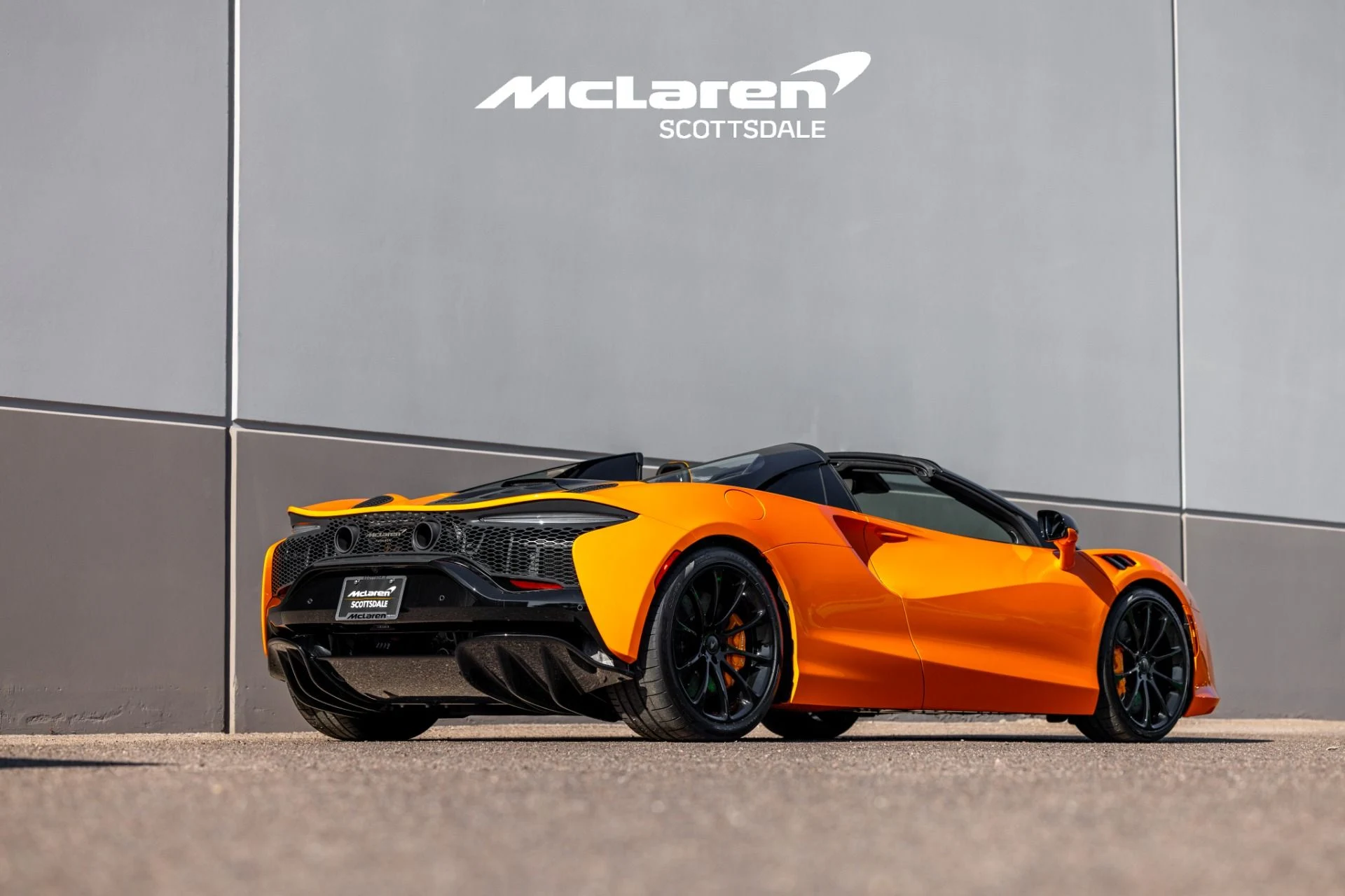 mph008_3202371319_Used_2025_MCLAREN_ARTURA_1724732382_9915bd4f36