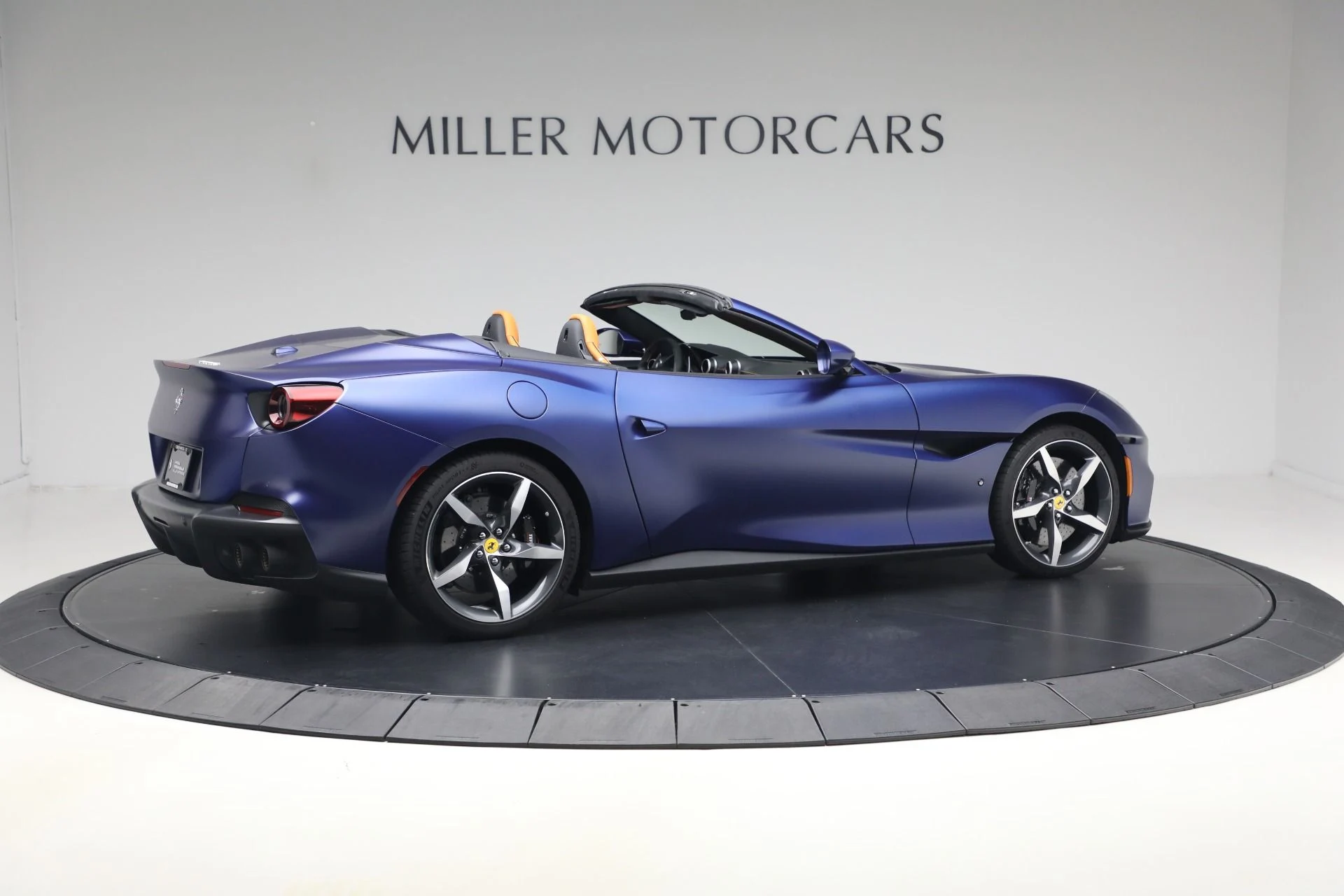 mph008_3213886424_Used_2023_Ferrari_Portofino_M_1787842069_5c1cf02367