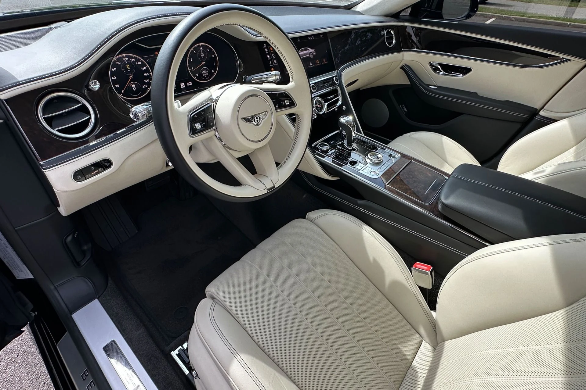 mph008_3216610042_Used_2022_Bentley_Flying_Spur_V8_1779967865_e0632a2e27