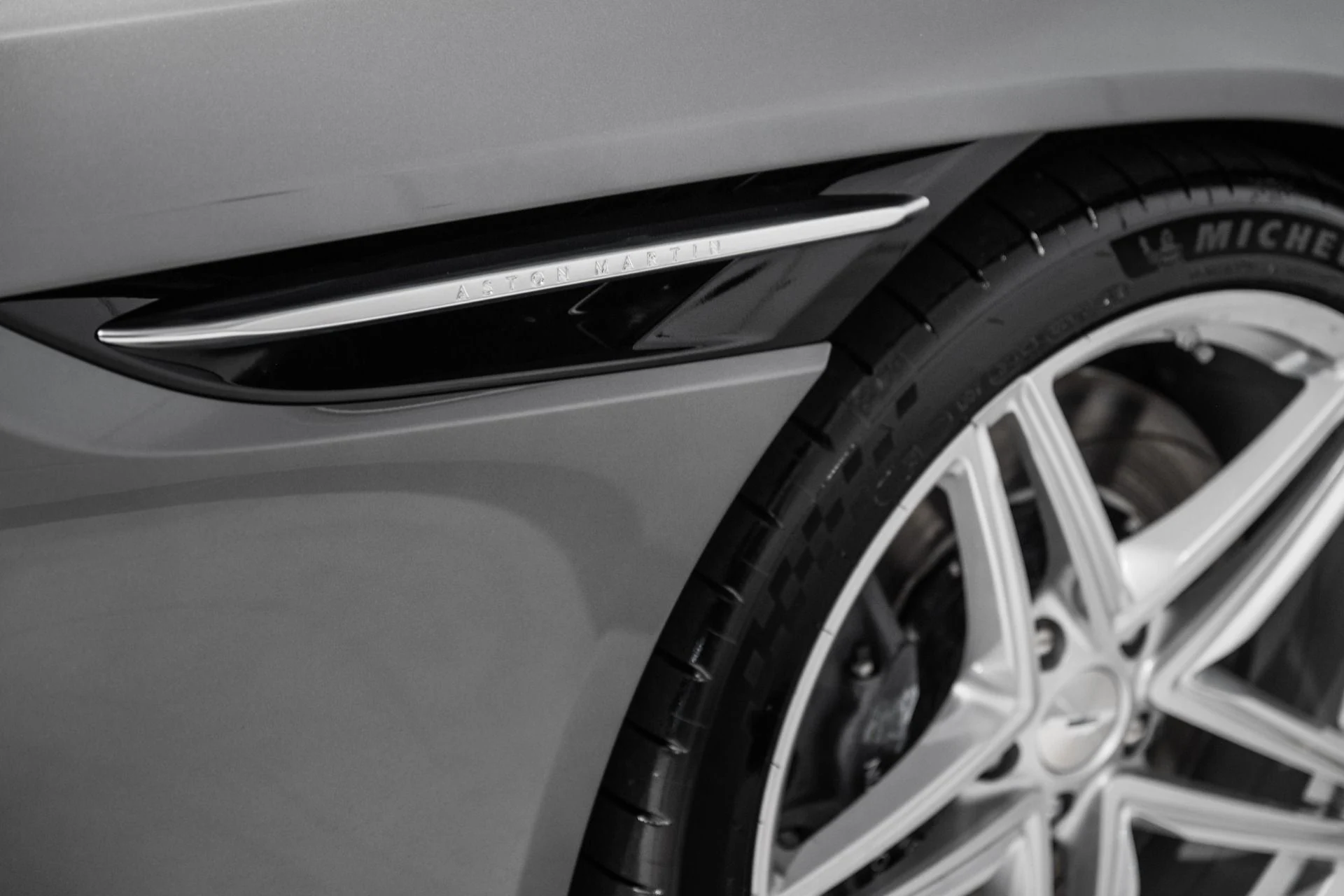 mph008_3218162795_Used_2025_Aston_Martin_DB_12_V8_1762356826_c37ba8d390