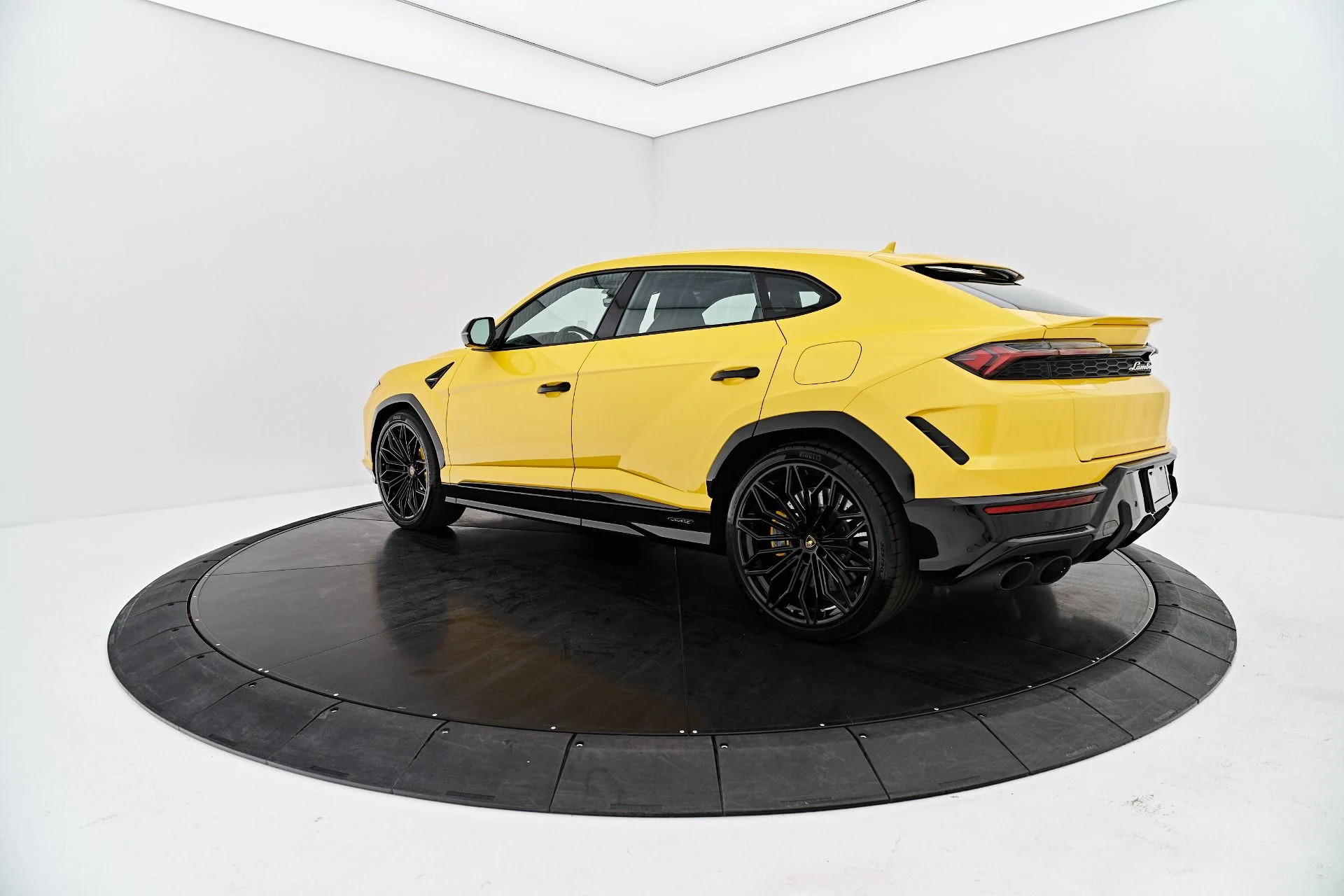 mph008_3225654687_Used_2025_Lamborghini_Urus_SE_1788049834_6ca7ea4caf