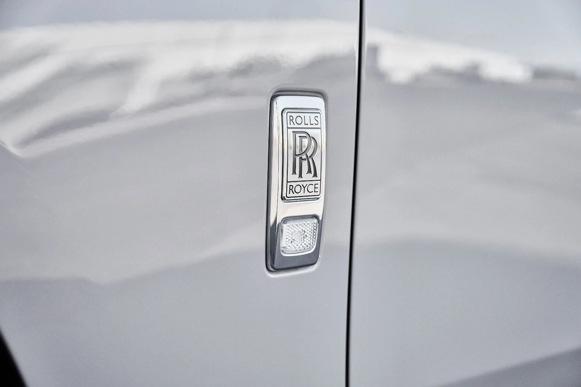 mph008_3247779408_Used_2025_Rolls_Royce_Ghost_Base_1780623240_b0797ec3f1