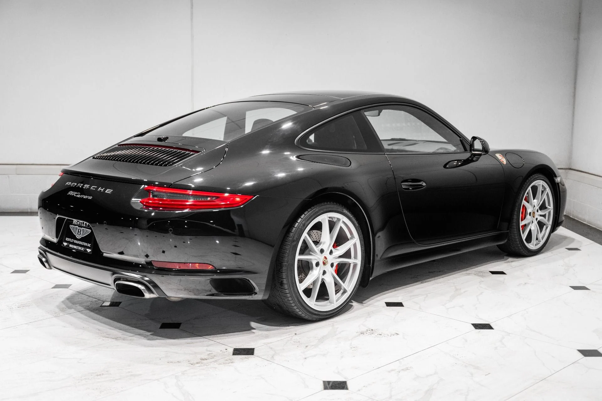 mph008_324847771_Used_2017_Porsche_911_1779894303_670ae61888