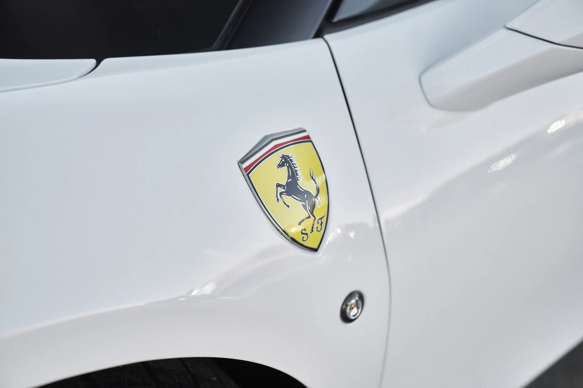 mph008_3255540037_Used_2021_Ferrari_F8_Spider_Base_1763084366_e4105f6a80