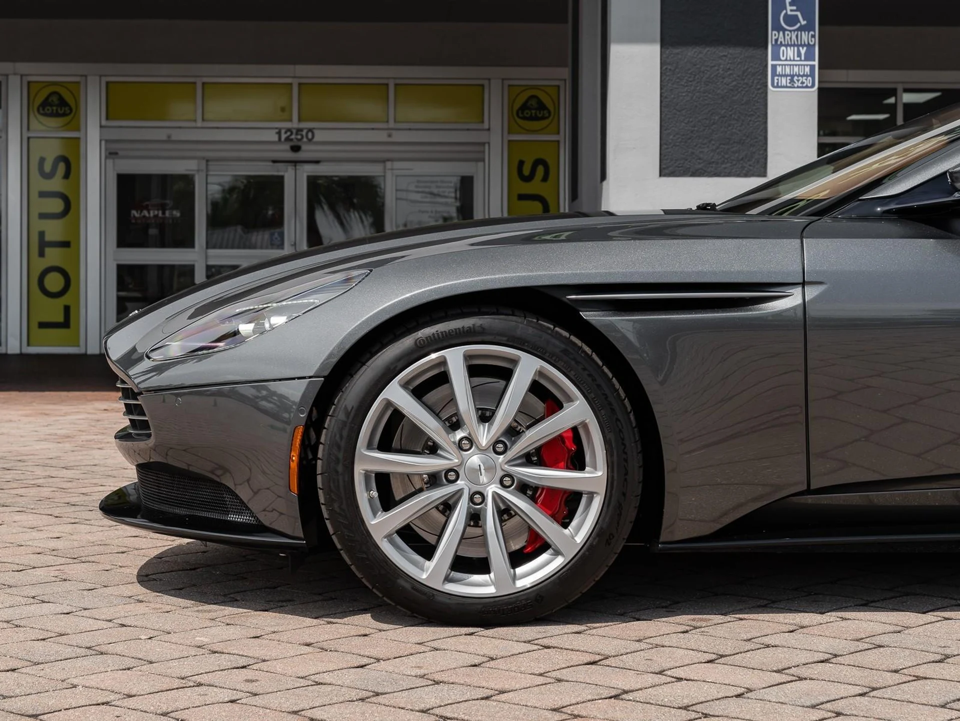 mph008_3256990217_Used_2019_Aston_Martin_DB_11_1742936719_7bca2591e1