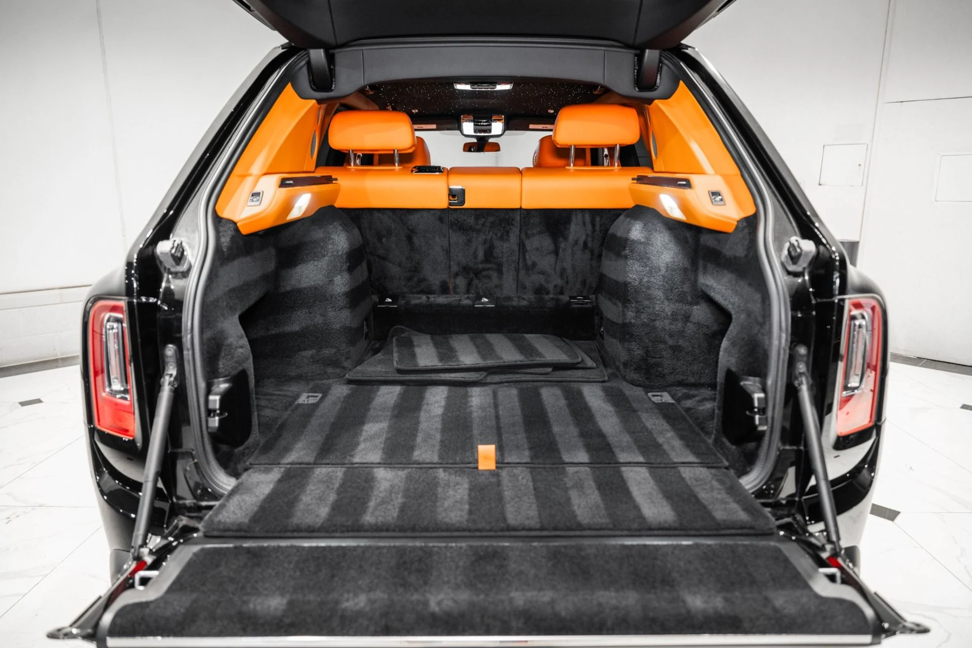 mph008_325838950_Used_2020_Rolls_Royce_Cullinan_1773160473_a2ddf13b4e