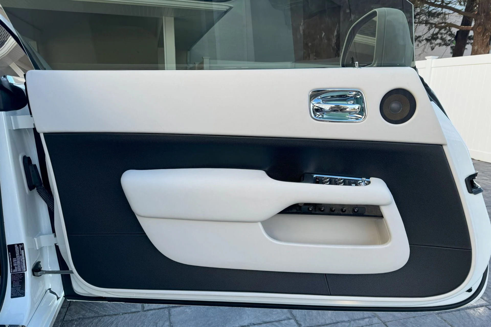 mph008_3262602813_Used_2018_Rolls_Royce_Wraith_1767023392_4cfe37a2b5