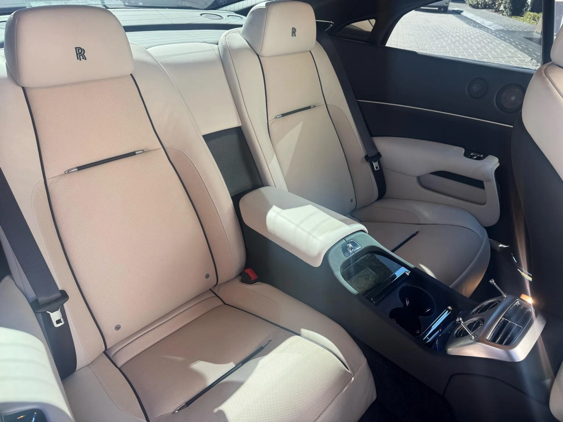 mph008_3266733624_498433837_699e7128df28d2812ab5f307_707af2c01f