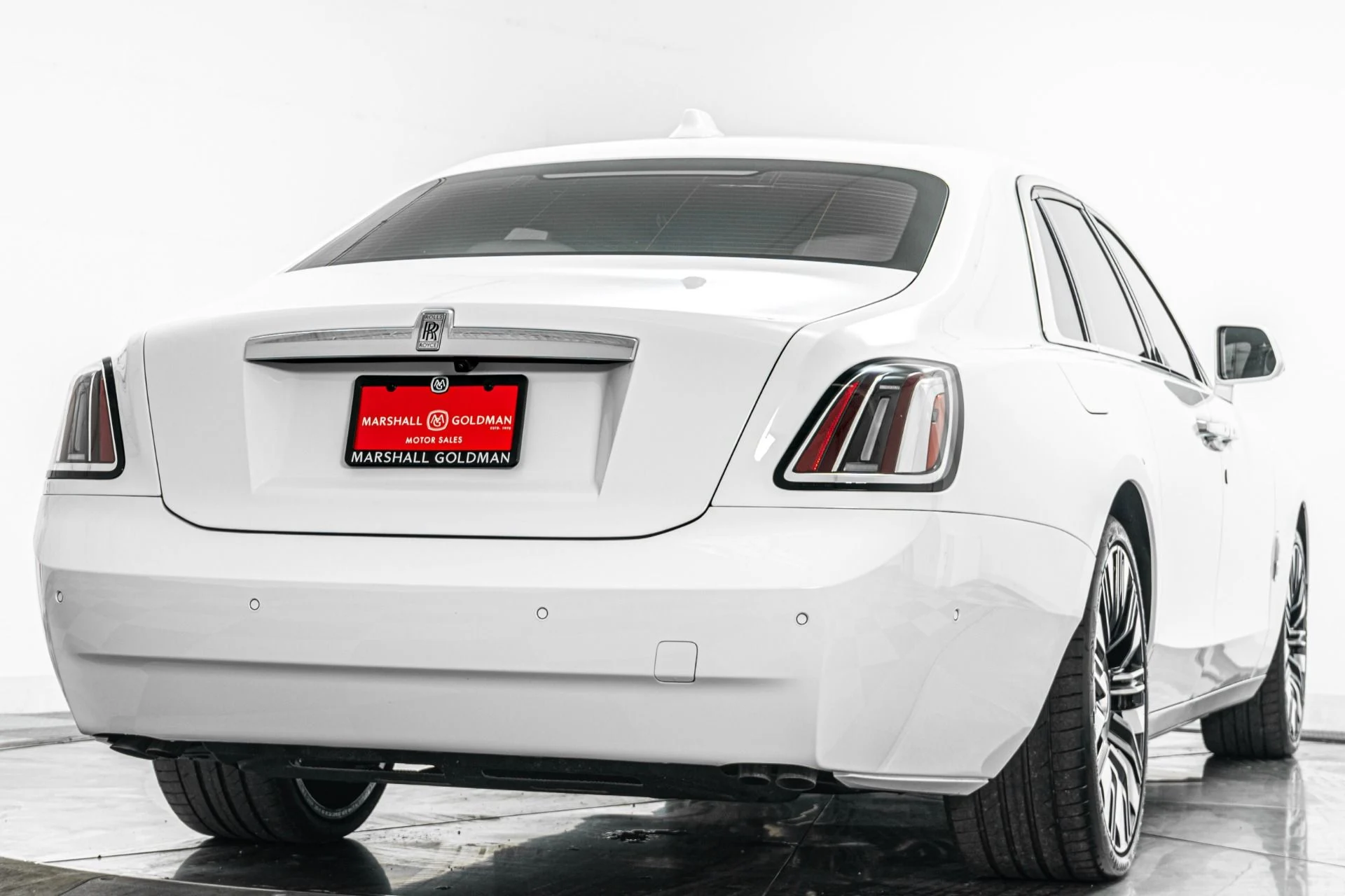 mph008_3273576492_Used_2026_Rolls_Royce_Ghost_Two_Tone_Interior_Low_Miles_1781640354_0576dee8da