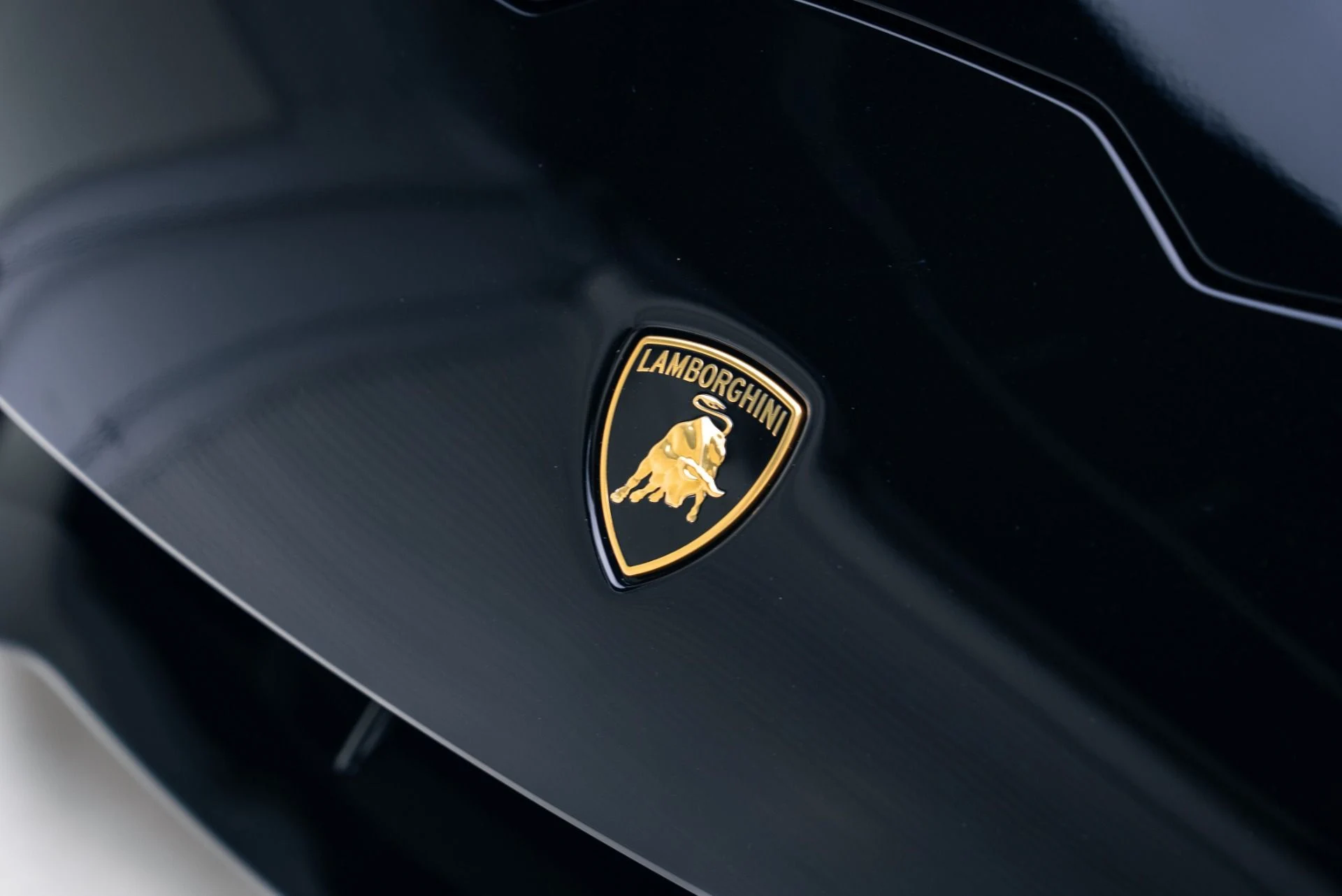 mph008_3274795956_Used_2021_Lamborghini_Huracan_EVO_1765497065_3207b92159