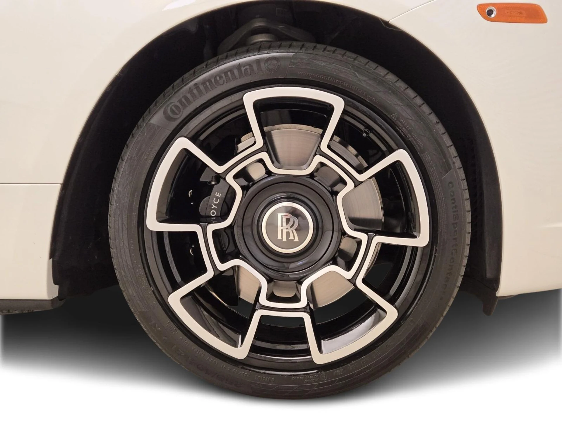 mph008_3274817100_Used_2018_Rolls_Royce_Dawn_1753166192_8417ca942a
