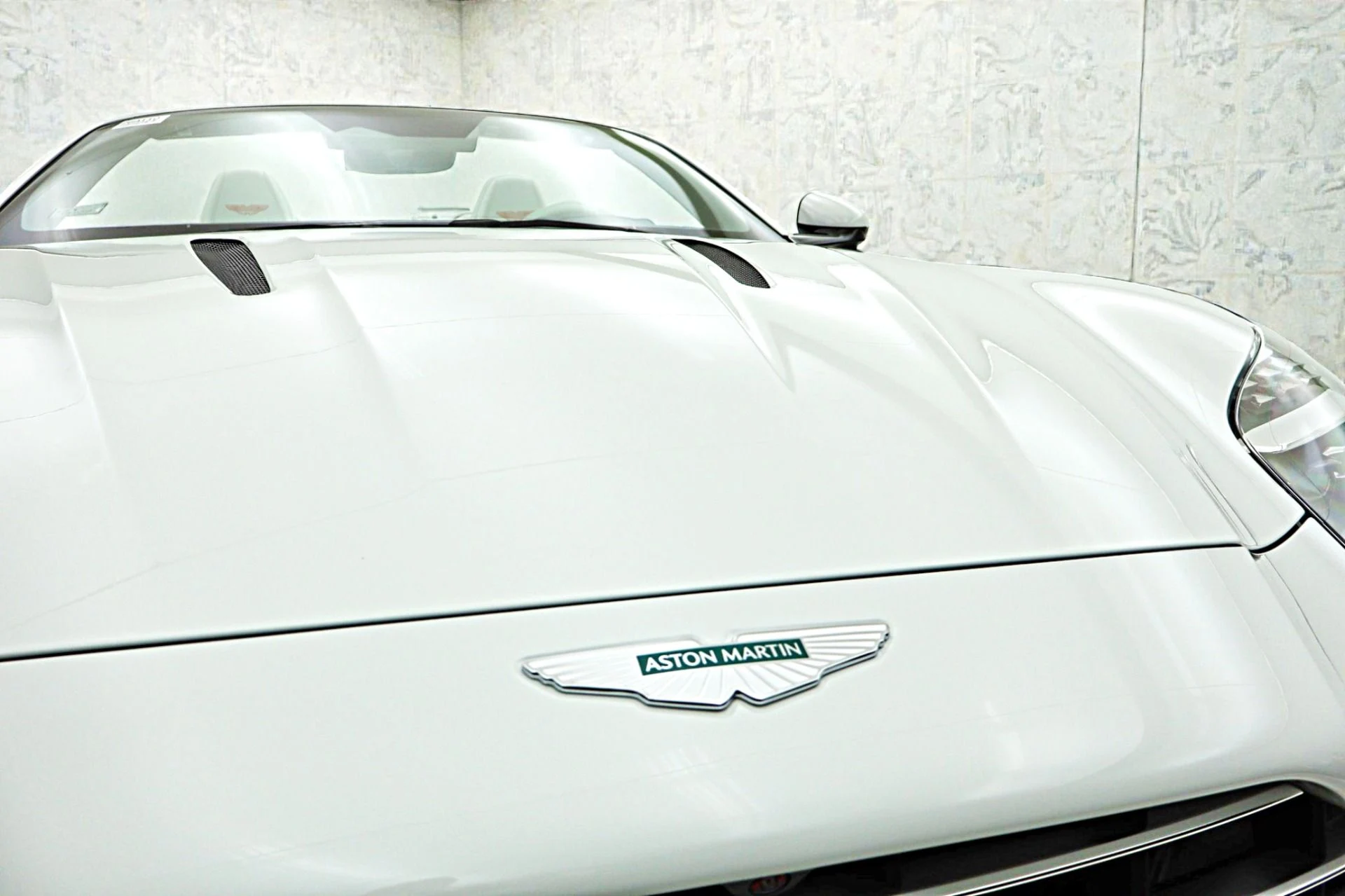 mph008_3276168950_Used_2026_Aston_Martin_DB_12_Volante_fdb35bcdb8