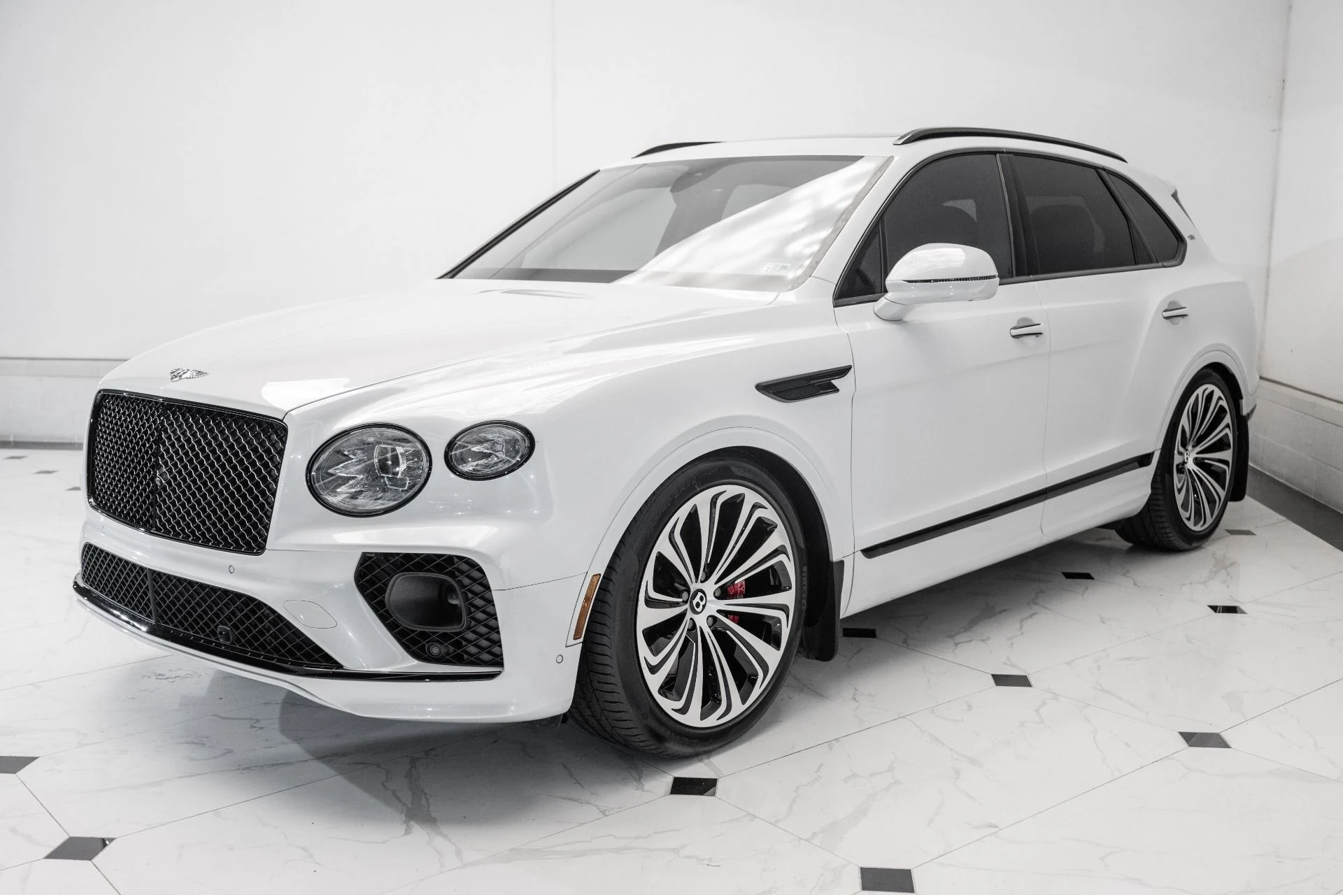 mph008_3284002561_Used_2021_Bentley_Bentayga_V8_1759421364_ef77d30863