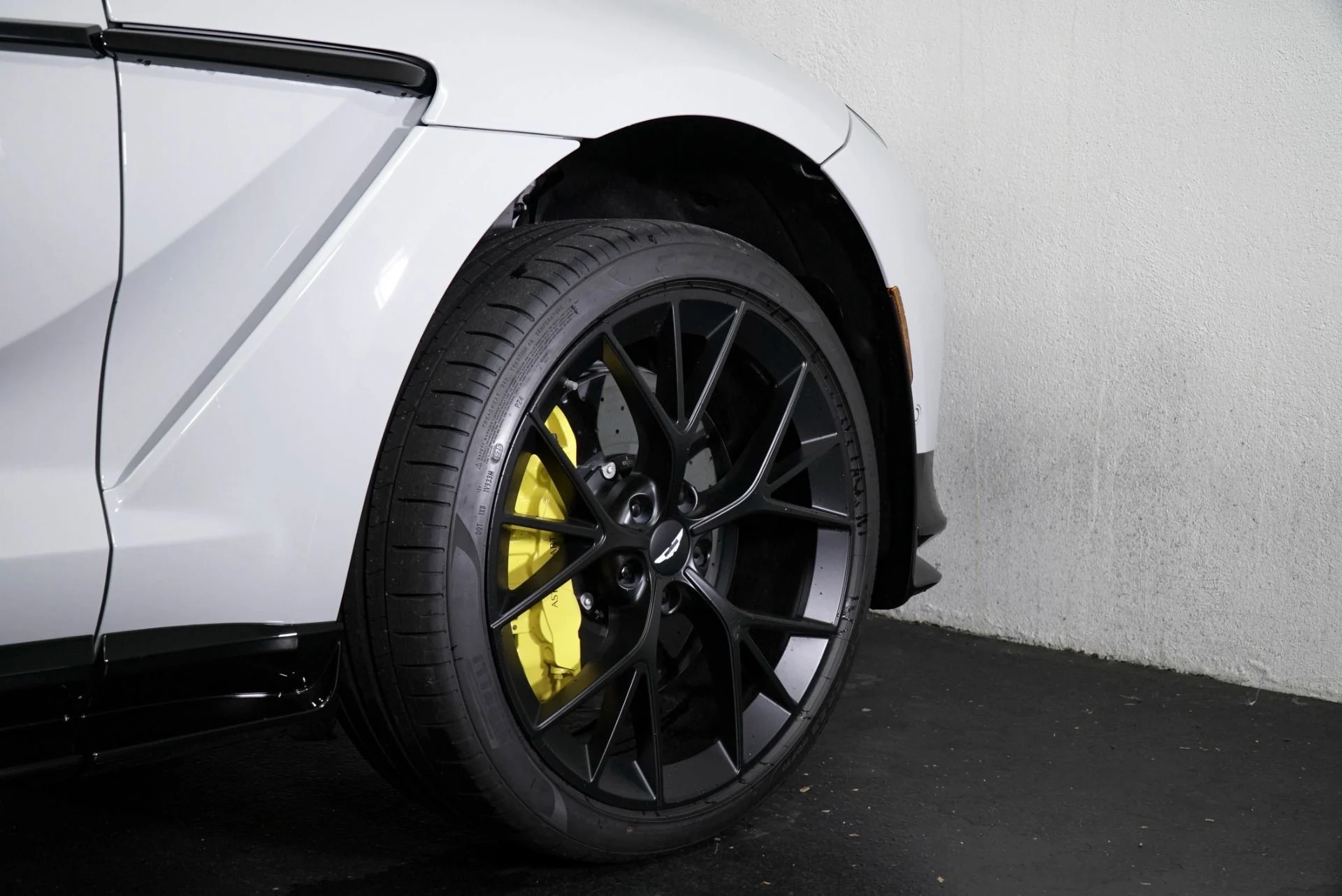 mph008_3291273904_New_2026_Aston_Martin_DBX_707_1767899119_a7d7966c88