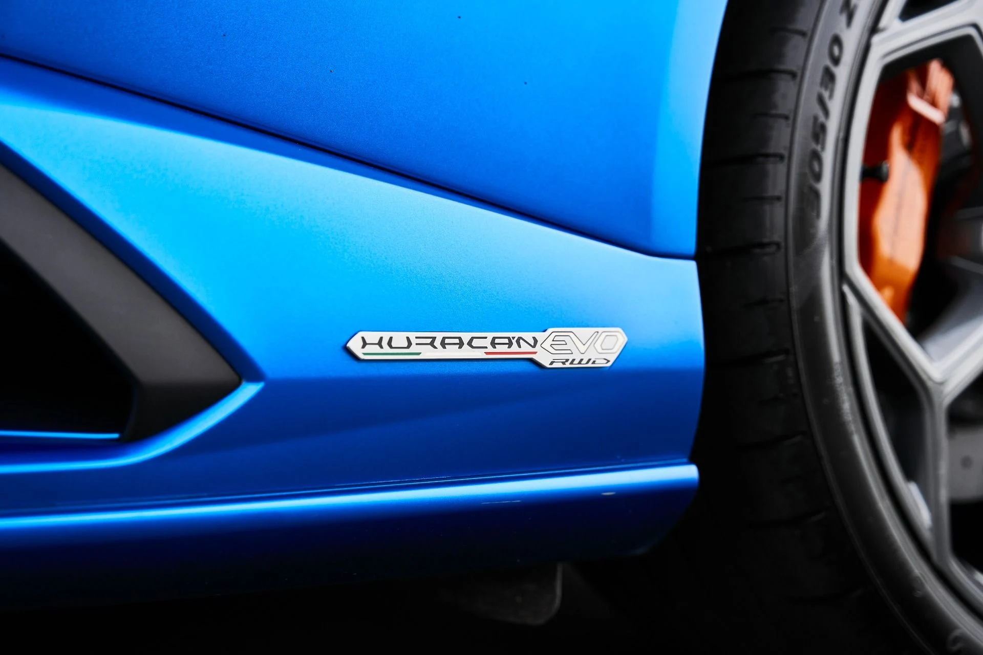 mph008_3291380395_Used_2023_Lamborghini_Huracan_EVO_Base_1775006596_92904fd56e