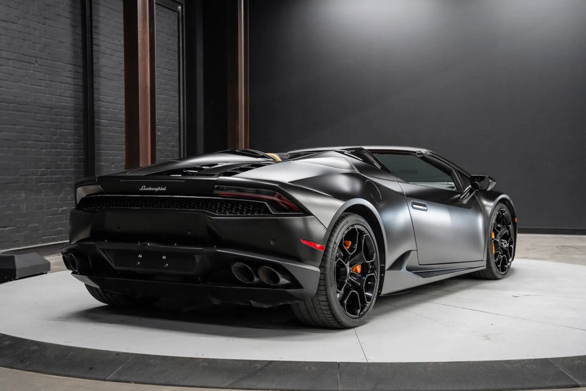 mph008_3296270800_lamborghini_huracan_2016_1b7b1aaece