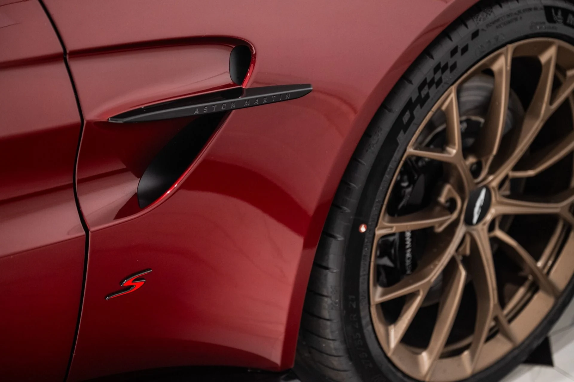 mph008_3298710764_New_2026_Aston_Martin_Vantage_S_Roadster_1784732743_bdb173f396