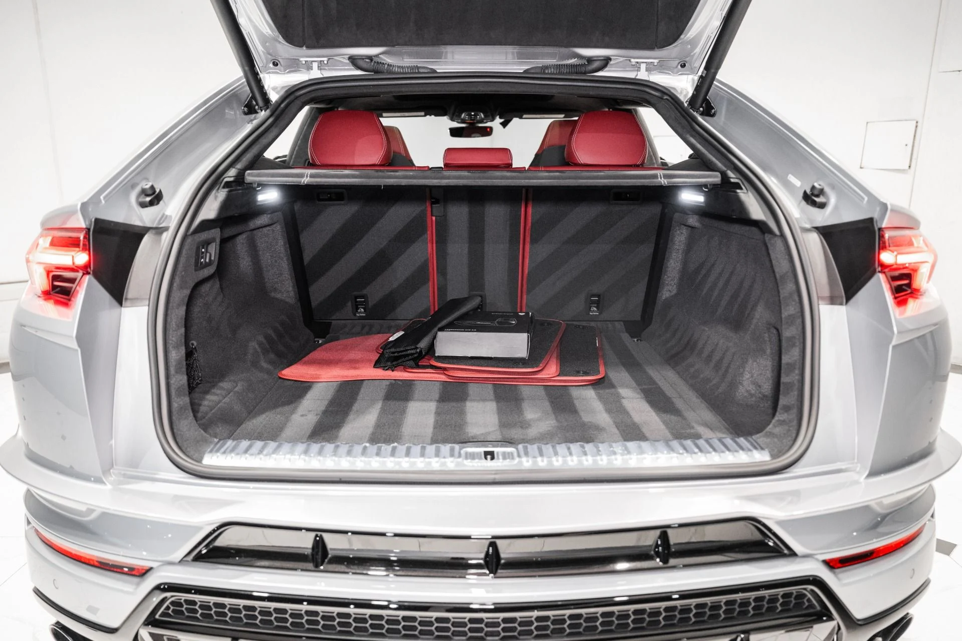 mph008_3303743841_Used_2024_Lamborghini_Urus_S_1773253440_4cf0f4f9a4