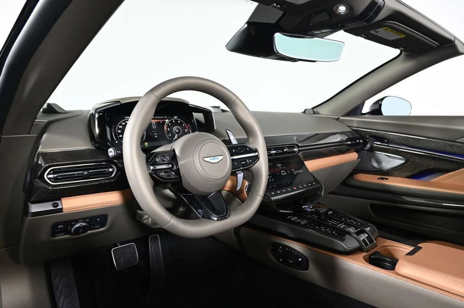 mph008_3303915578_new_2026_aston_martin_vanquish_volante_11350_22992982_9_1024_003031680d