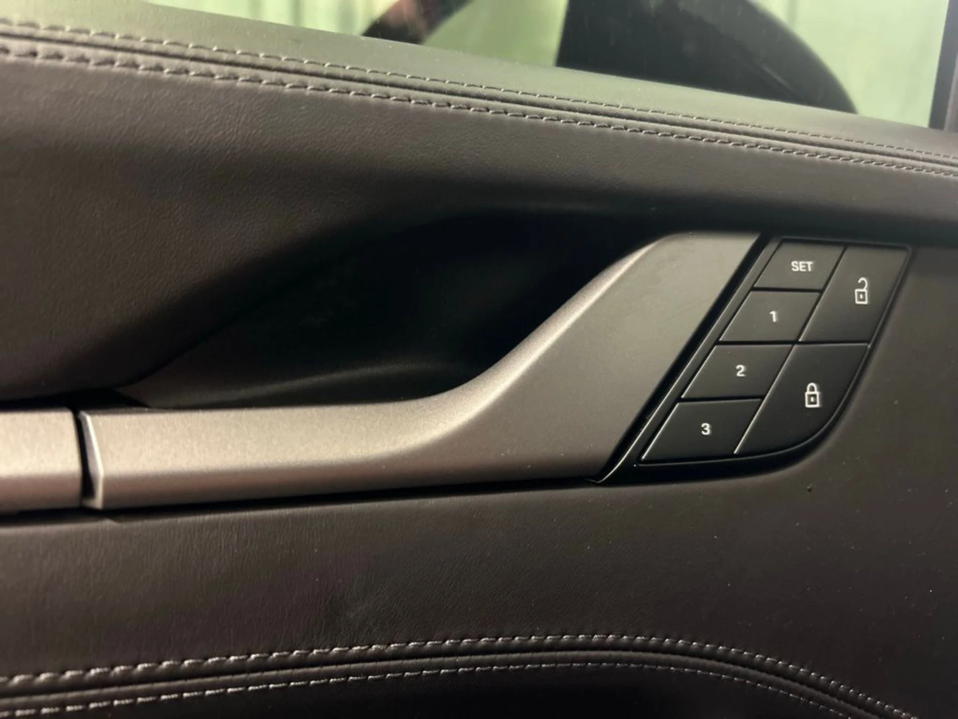 mph008_3304643603_9de01d9efe0fa947c352f193bcc88321x_b49a90af7a