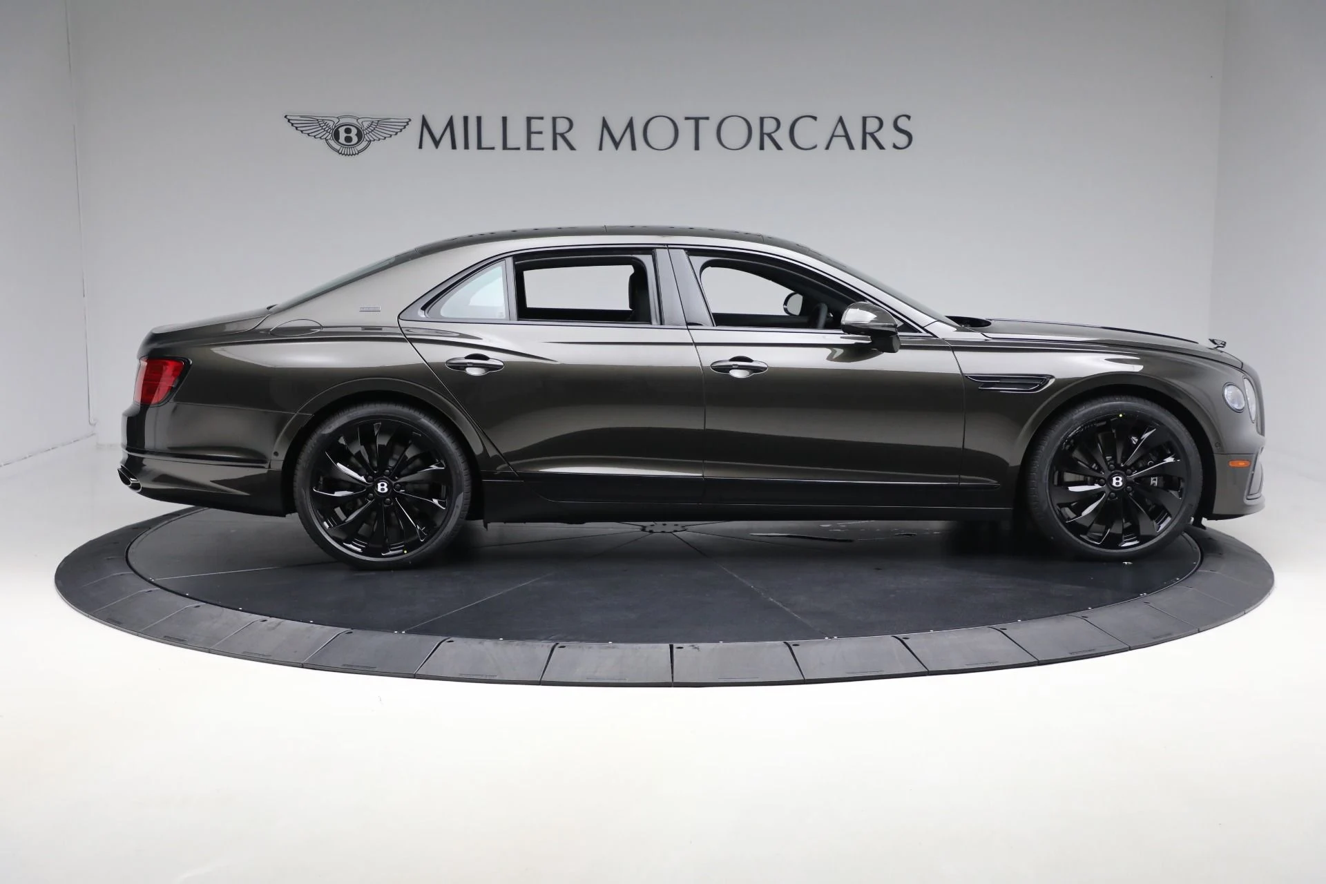 mph008_3311976660_New_2025_Bentley_Flying_Spur_Black_Edition_2e2bb17b17