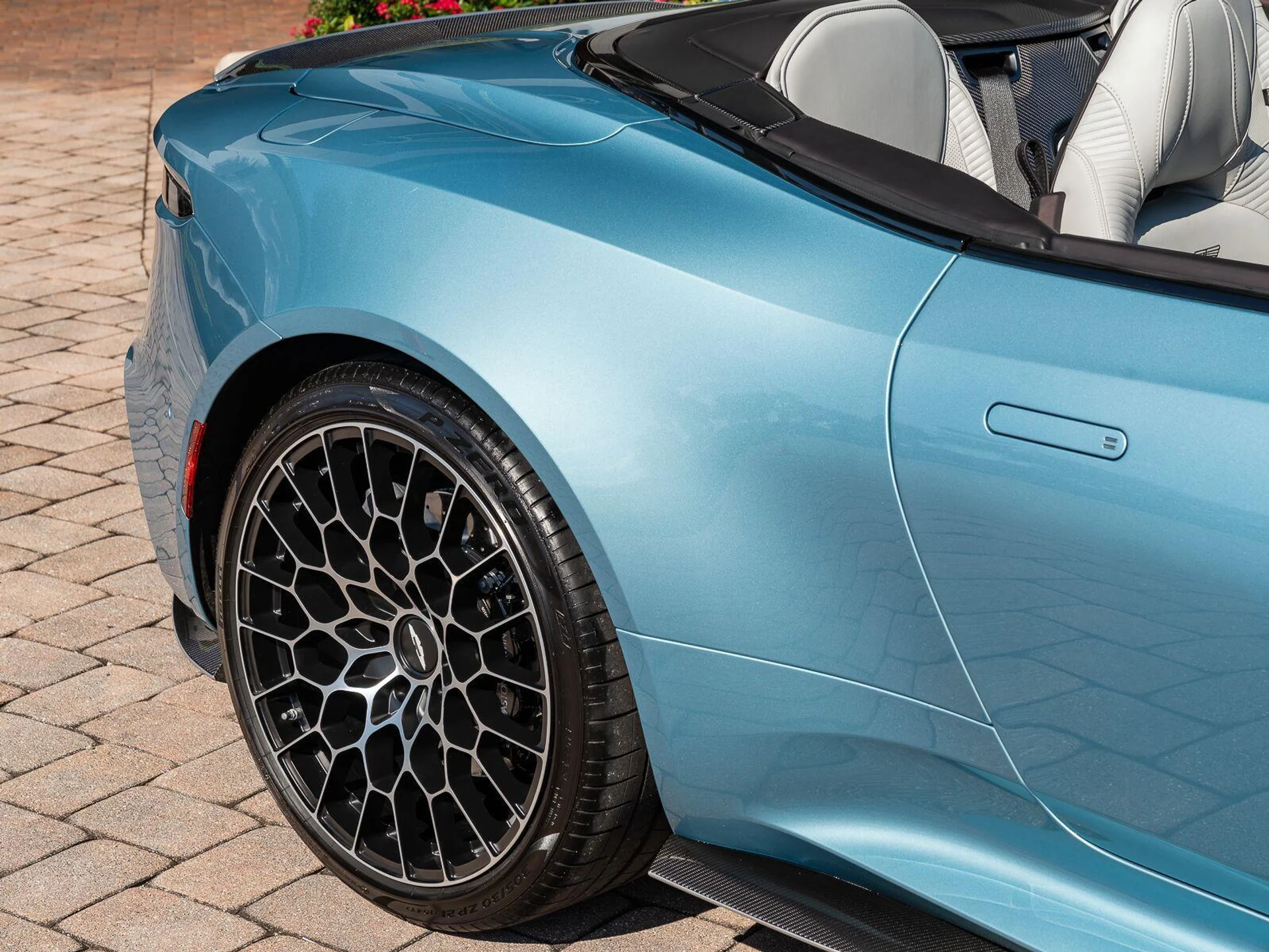 mph008_3324800541_Used_2023_Aston_Martin_DBS_770_Ultimate_1792180988_1328bcc30b