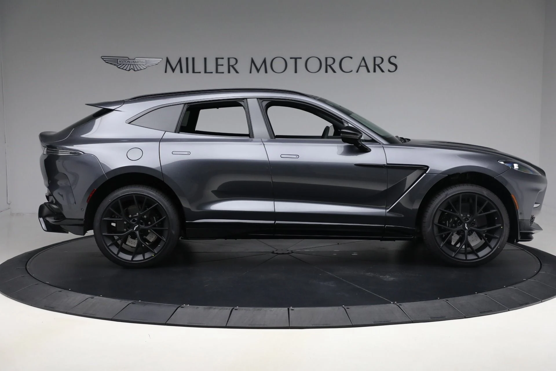 mph008_3326485163_New_2025_Aston_Martin_DBX_707_7a904eaf12