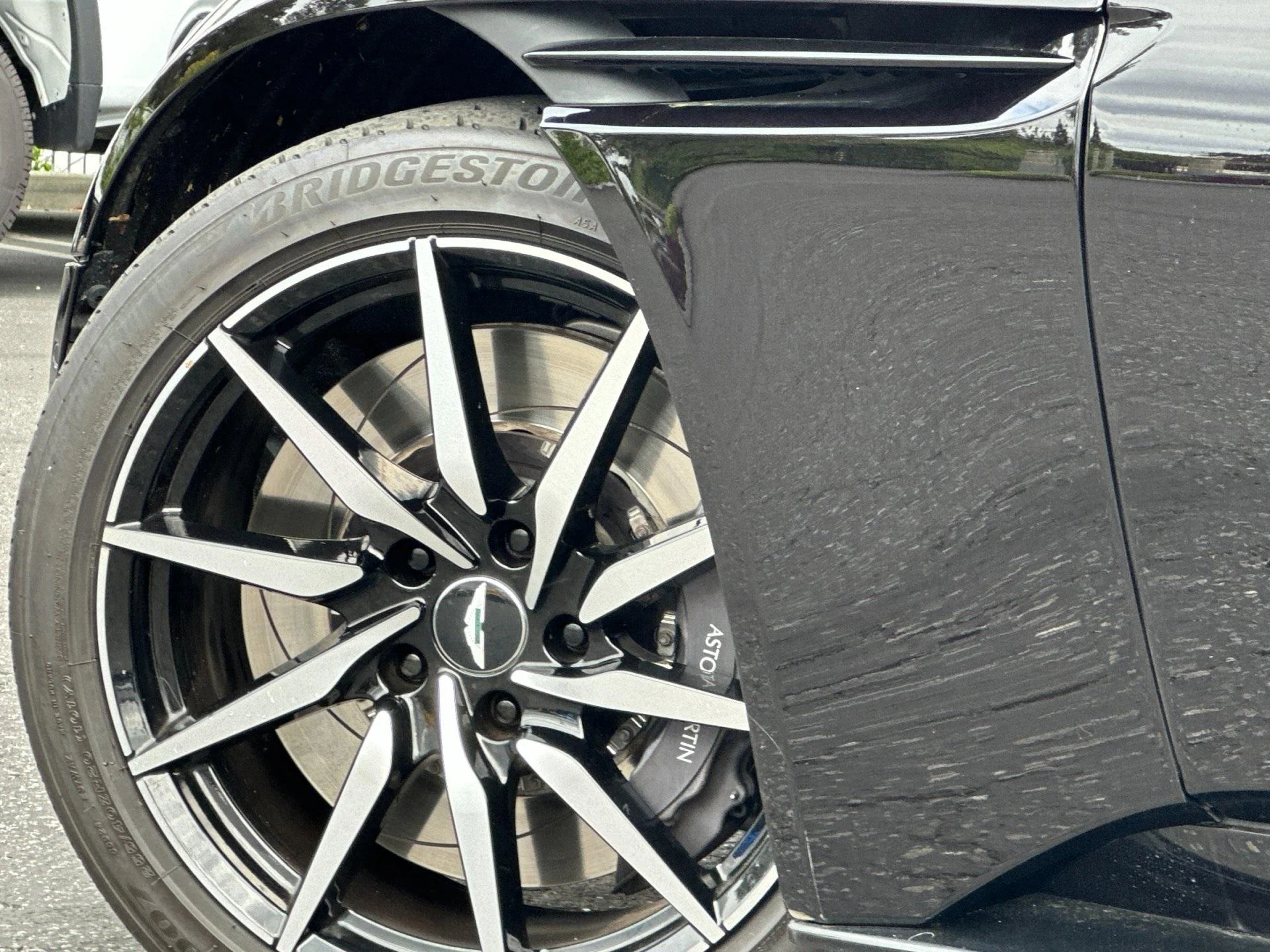 mph008_3332701729_Used_2021_Aston_Martin_DB_11_Base_1747424725_8b2aec2ed7