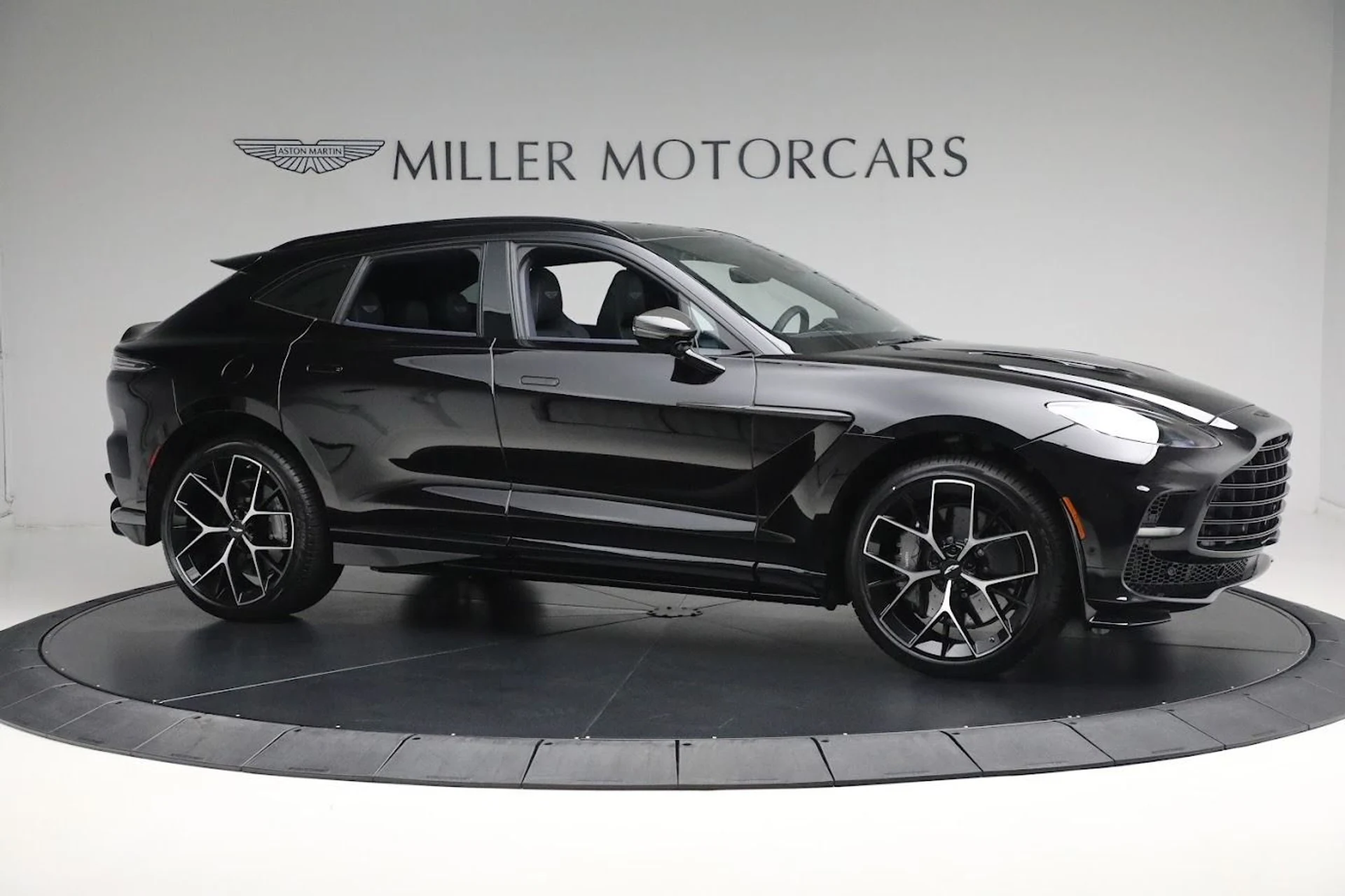 mph008_3352597688_New_2025_Aston_Martin_DBX_707_0eba95ebd6
