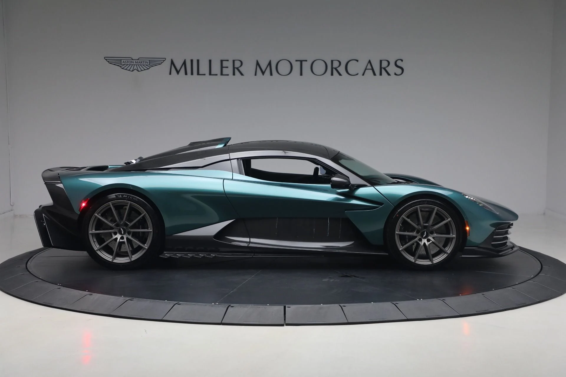 mph008_3375424147_New_2026_Aston_Martin_Valhalla_1779312470_3bc8a4d64e