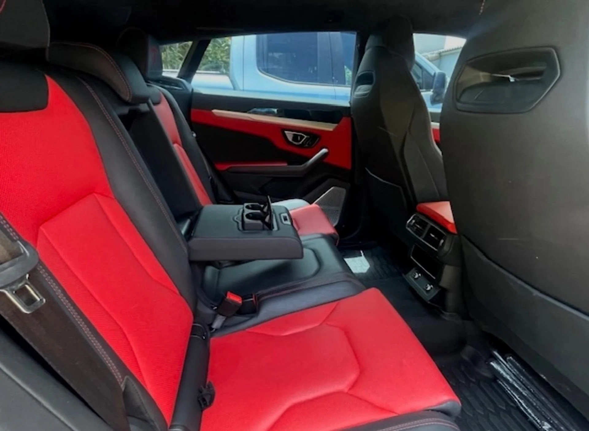 mph008_3375774830_Used_2020_Lamborghini_Urus_1754419411_49d7ac8500
