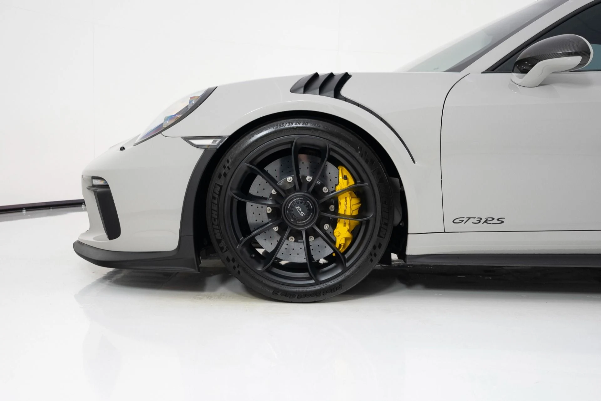 mph008_3393848954_Used_2019_Porsche_911_GT_3_RS_1758126565_40aede0fed