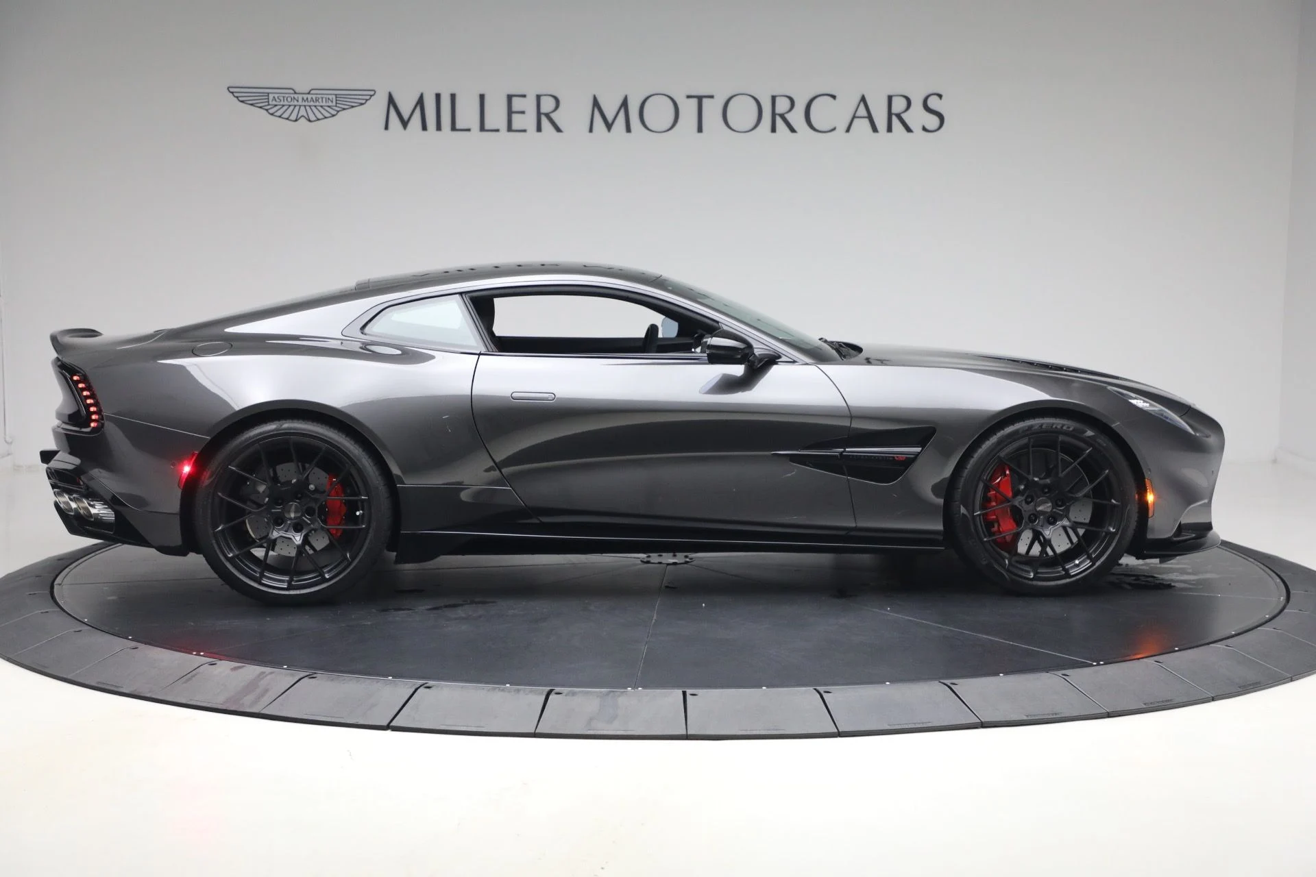 mph008_340001559_Used_2026_Aston_Martin_Vanquish_1787327467_edc586e44a