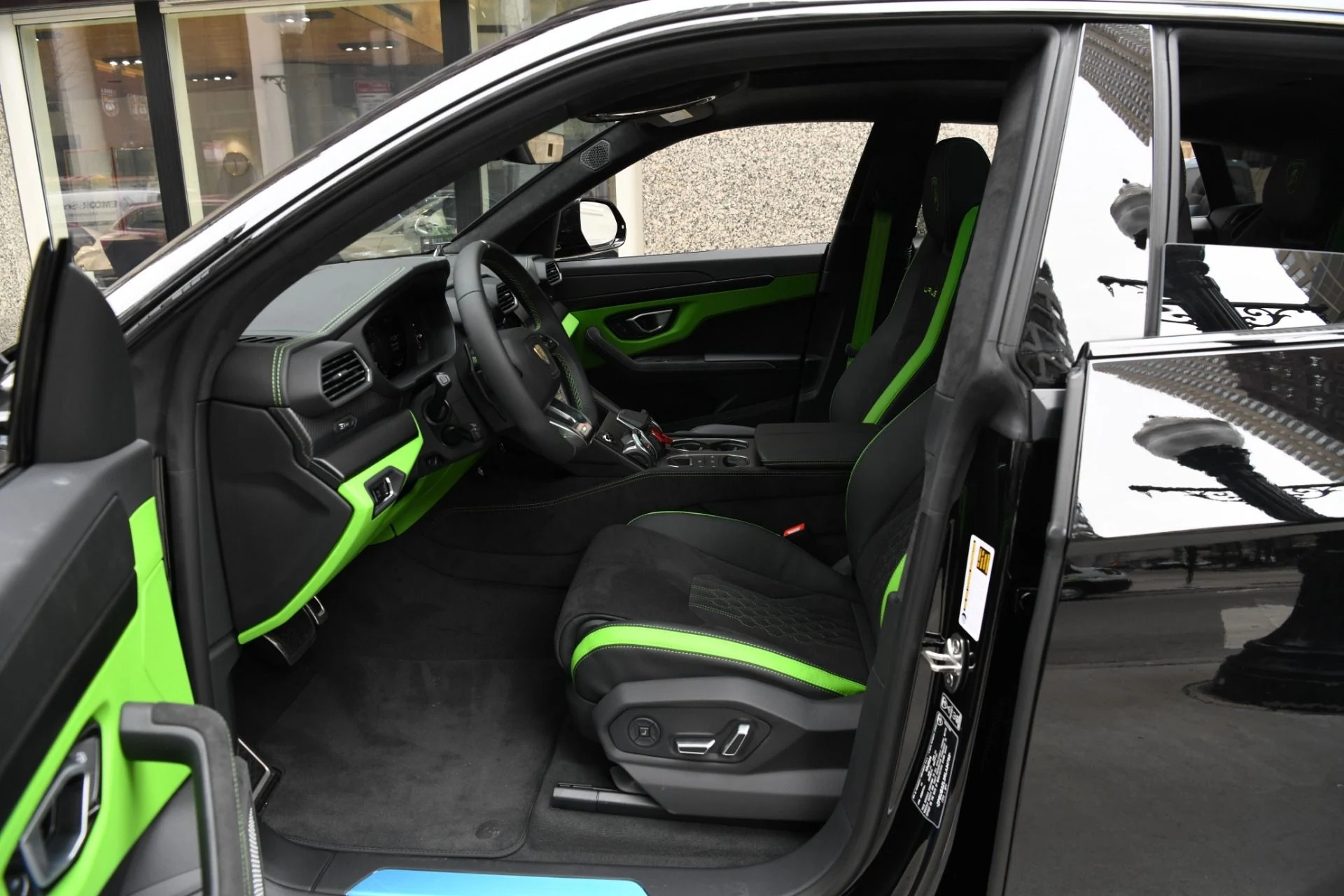 mph008_3403304346_Used_2024_Lamborghini_Urus_S_1753296276_8ca71b0d8a