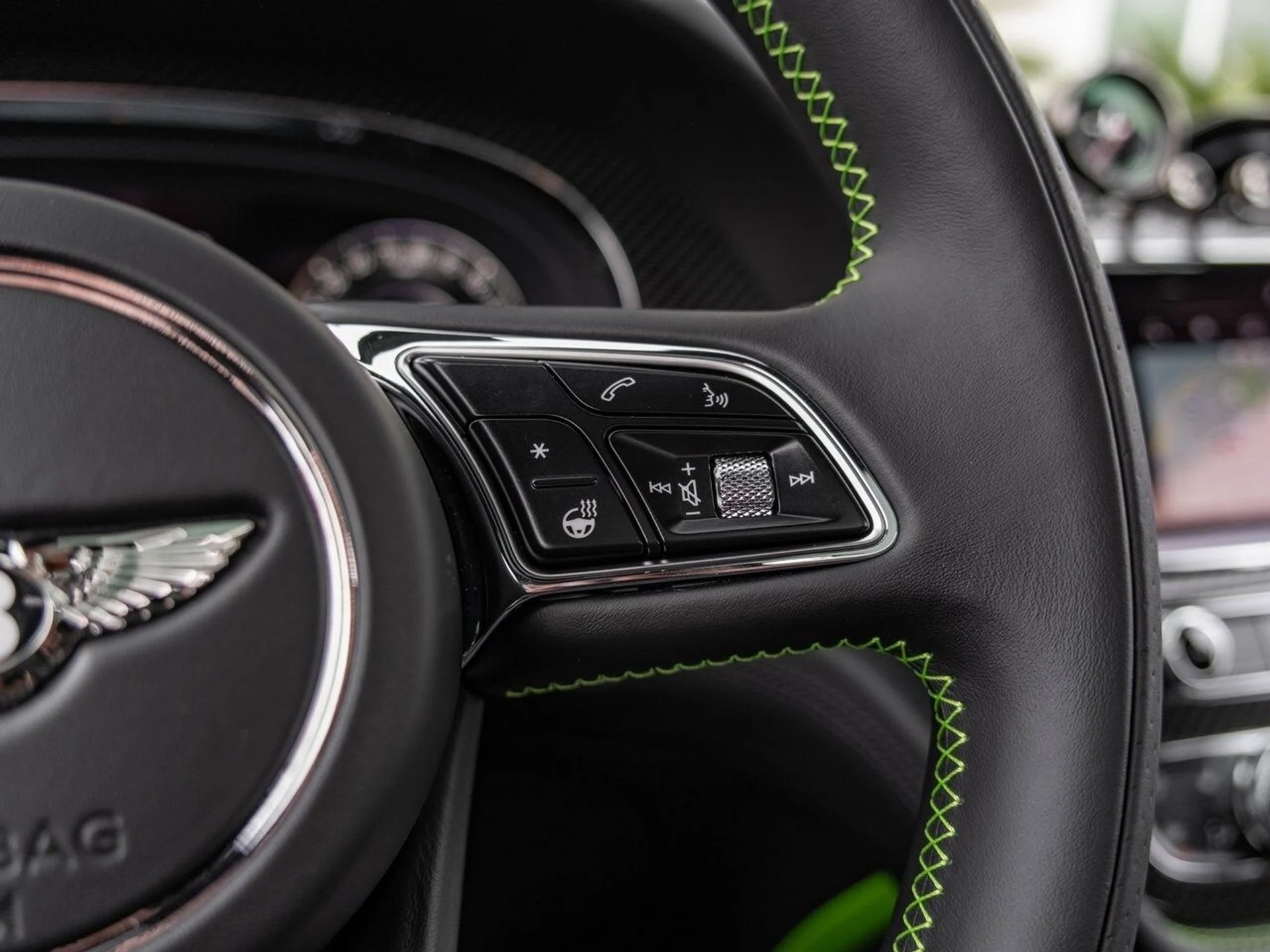 mph008_340481250_fe530af09eee46f911b2763480001e18x_18f3d192d7