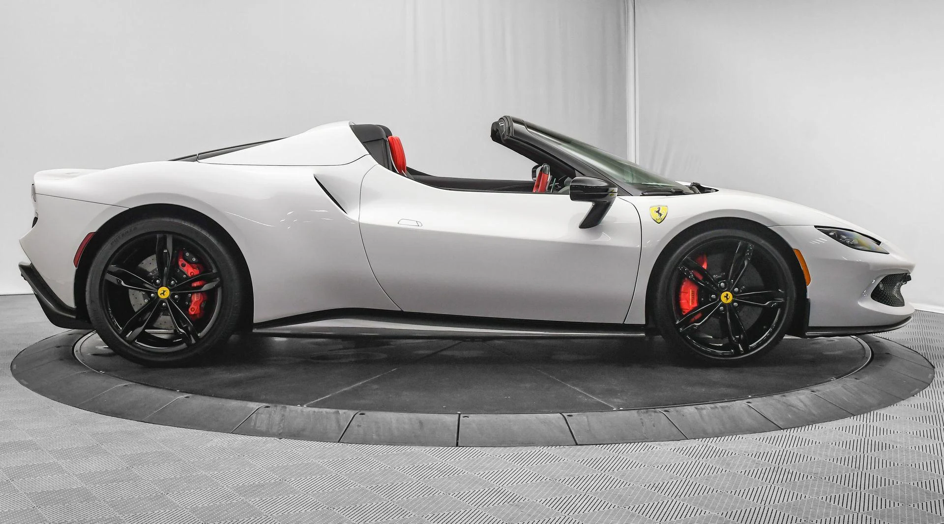 mph008_3417109527_Used_2025_Ferrari_296_GTS_CONV_1757451309_3f9f887652