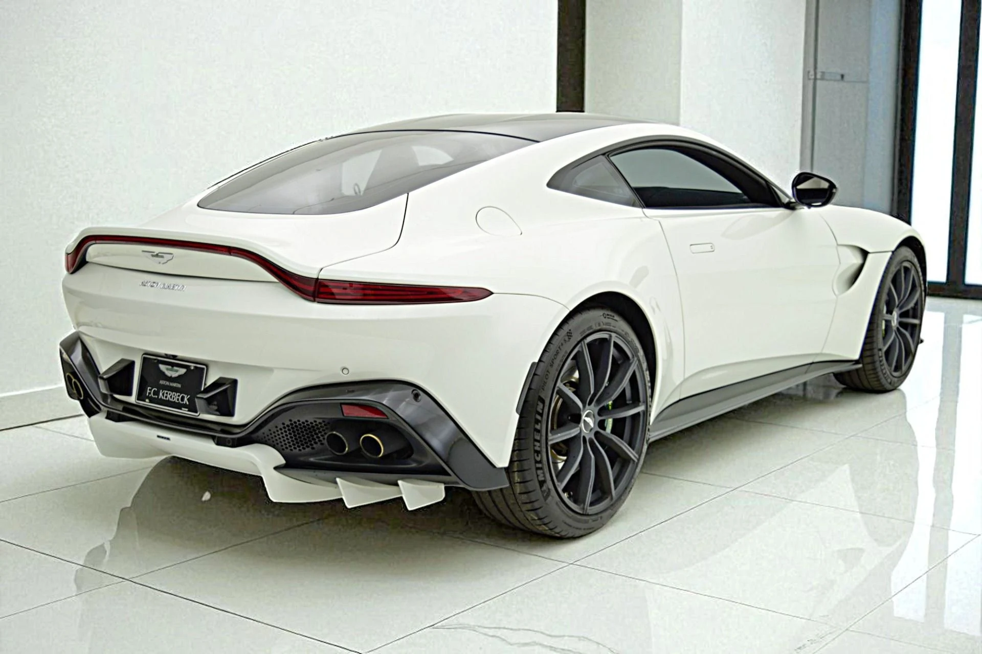mph008_3417573123_Used_2019_Aston_Martin_Vantage_49488a72be