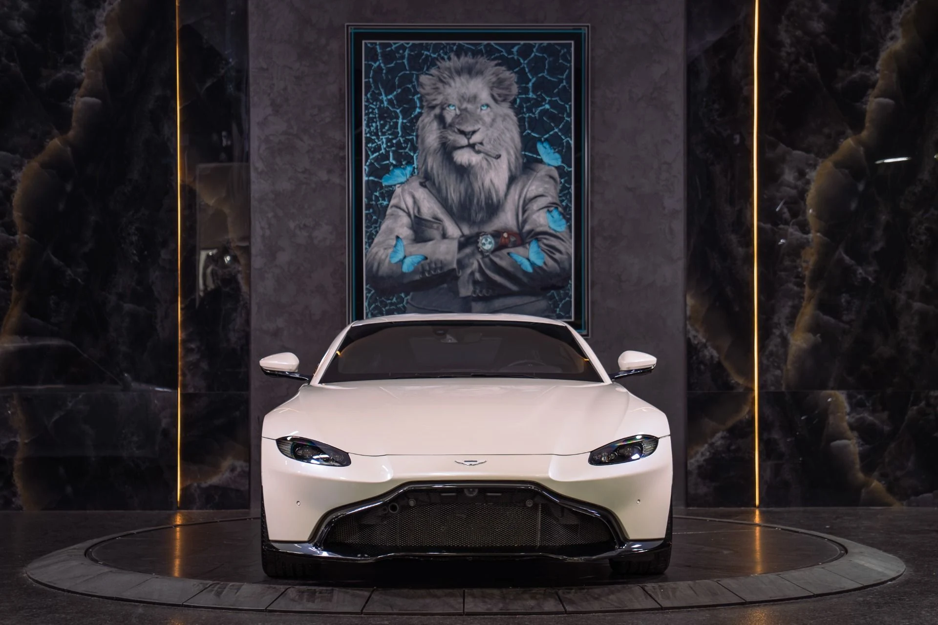 mph008_3419343158_Used_2019_Aston_Martin_Vantage_1792797785_350be77433