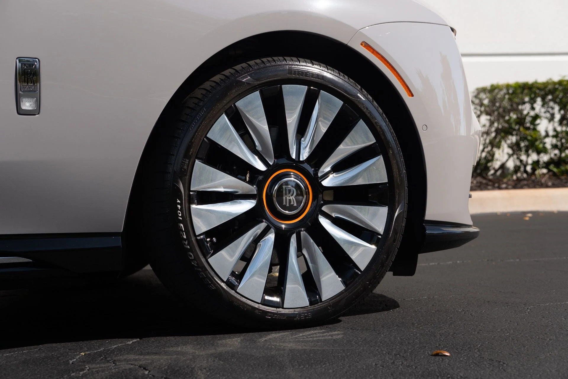 mph008_3423477600_Used_2024_Rolls_Royce_Spectre_1772250917_77d8d1cd61