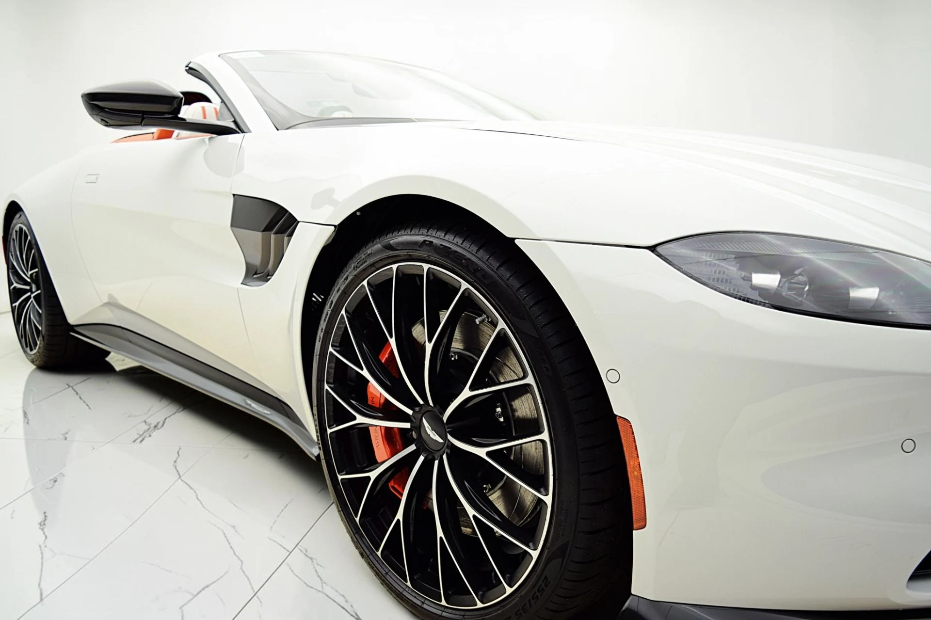 mph008_3429450331_Used_2023_Aston_Martin_Vantage_Roadster_7cd7fc9aa3