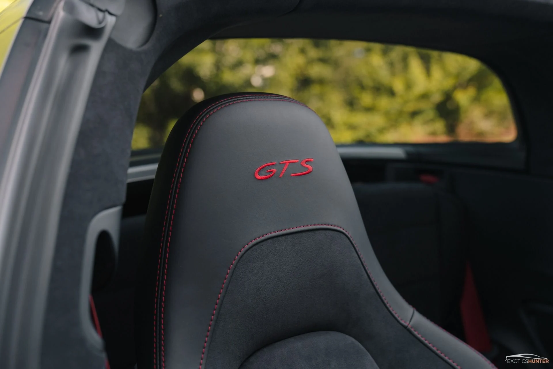 mph008_3432933300_Used_2018_Porsche_911_Targa_4_GTS_in_Chalk_with_GTS_Interior_Pack_PDK_1755551925_5db114d512