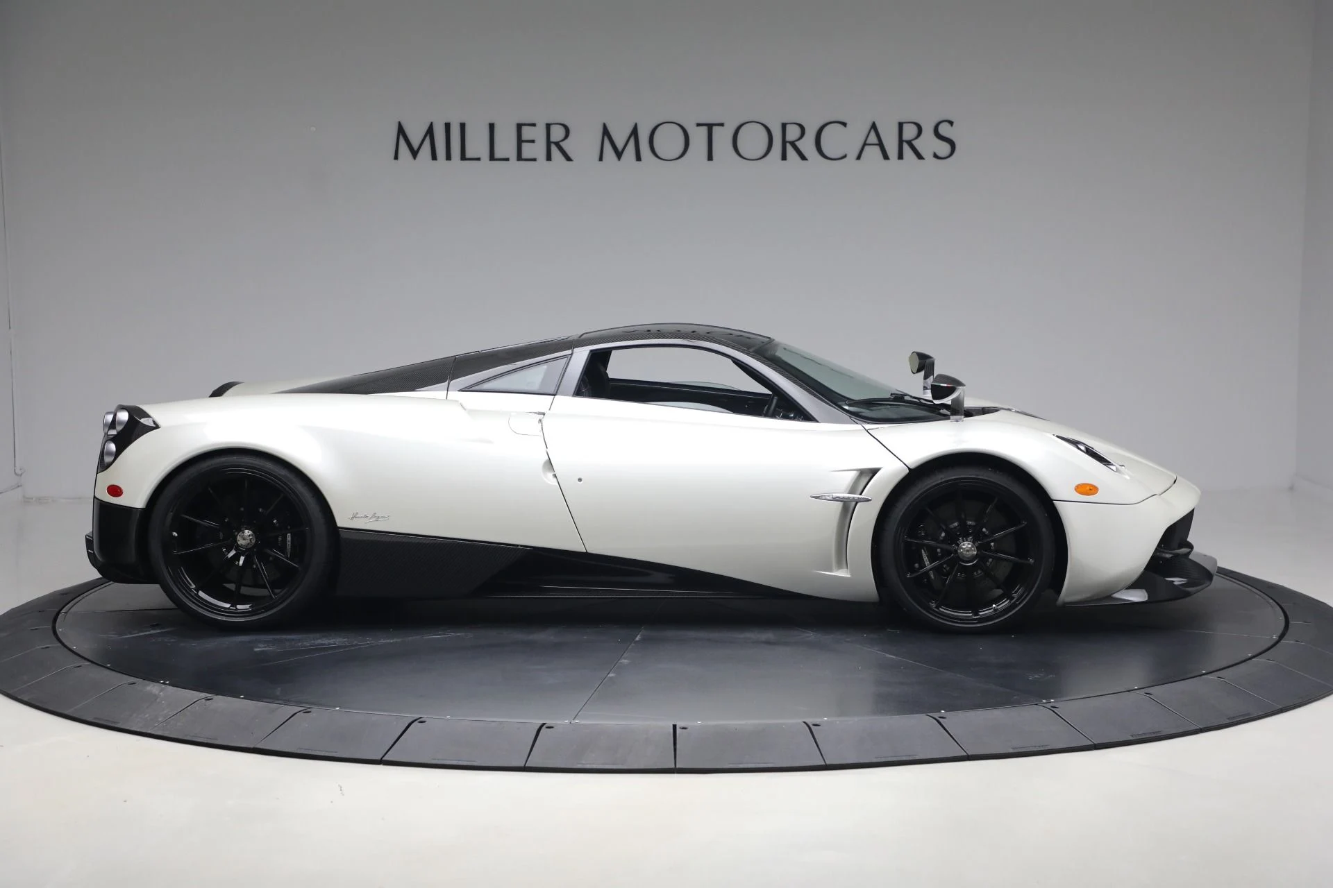 mph008_3433279685_Used_2014_Pagani_Huayra_Tempesta_1765914855_914437b554