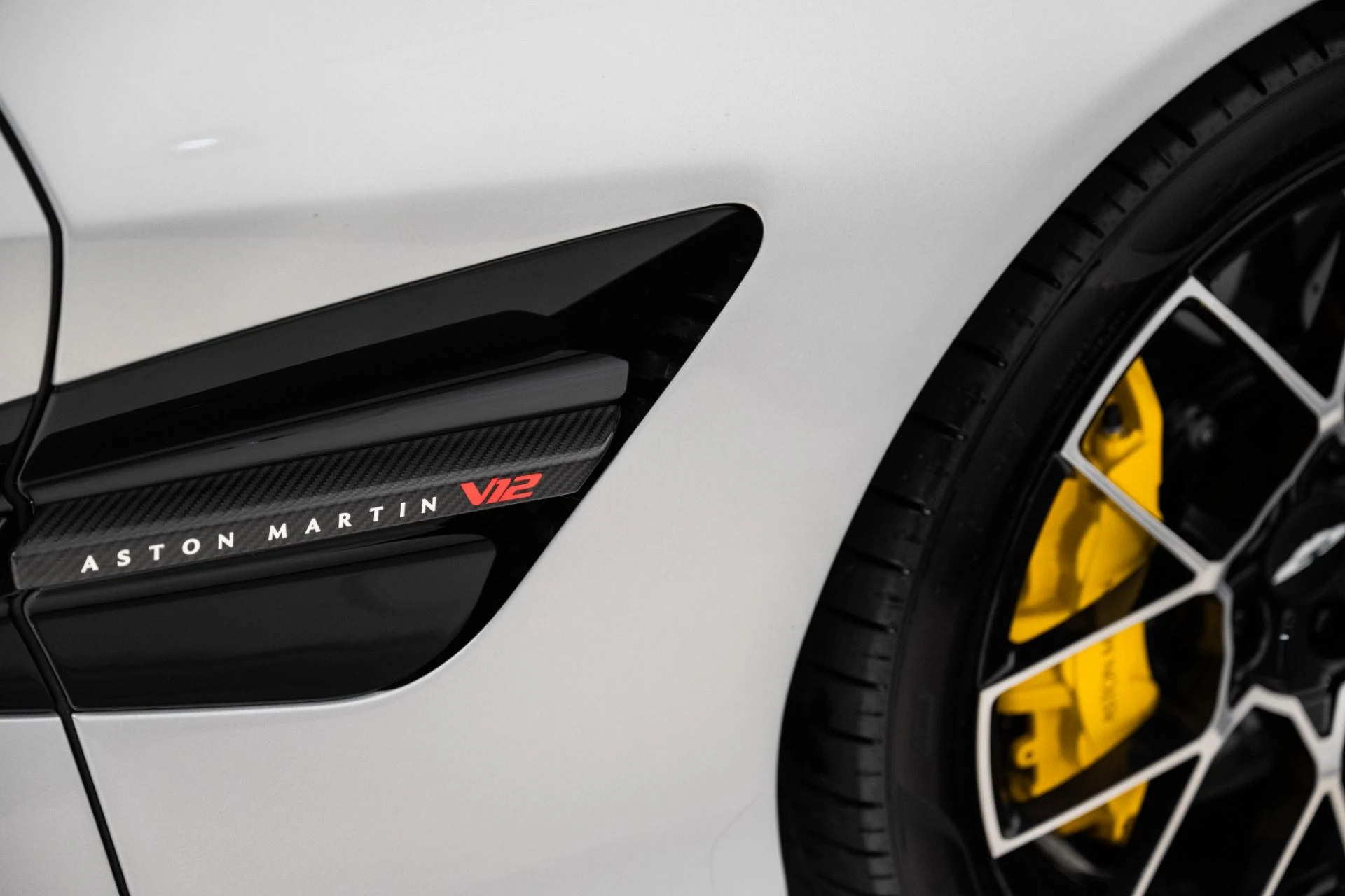 mph008_3450134715_Used_2025_Aston_Martin_Vanquish_1741191405_f7c09524a5