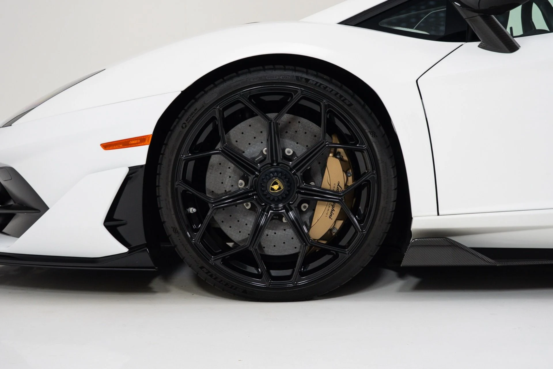 mph008_3451654185_Used_2019_Lamborghini_Aventador_SVJ_1782851532_28852dd043