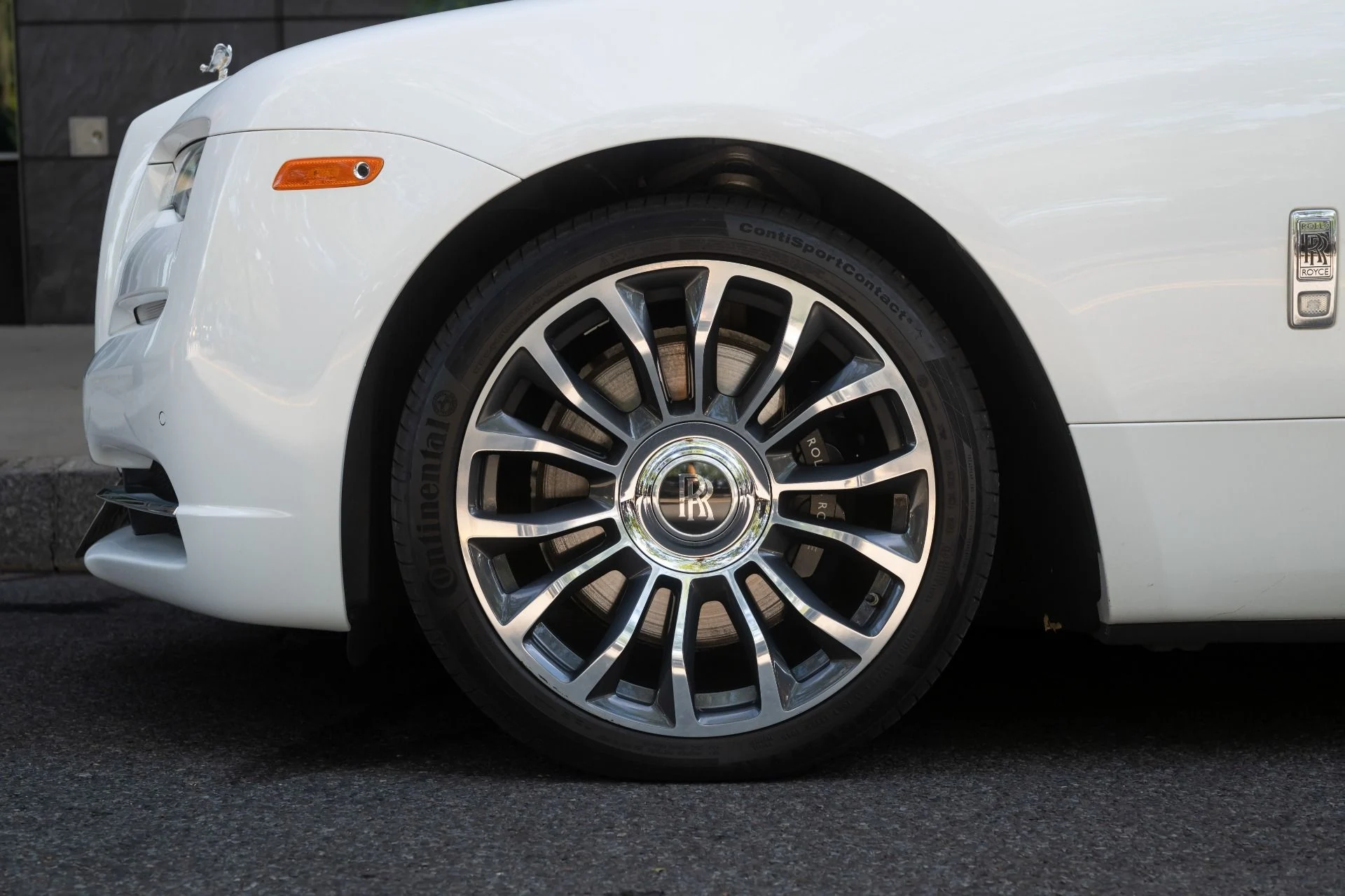 mph008_345314858_Used_2018_Rolls_Royce_Dawn_1793292537_b53f411932