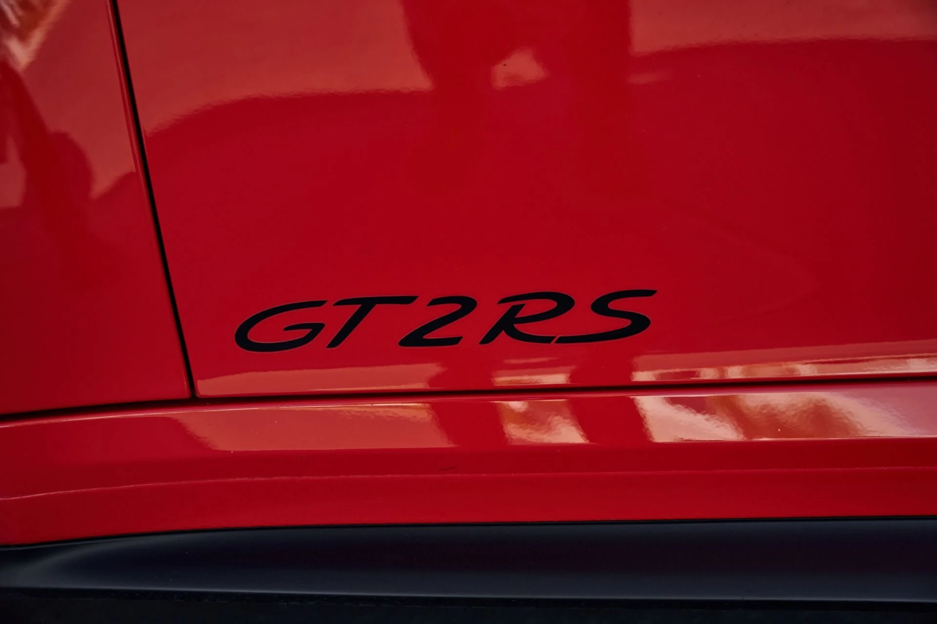mph008_3471244766_Used_2018_Porsche_911_GT_2_RS_1792687046_652e779193
