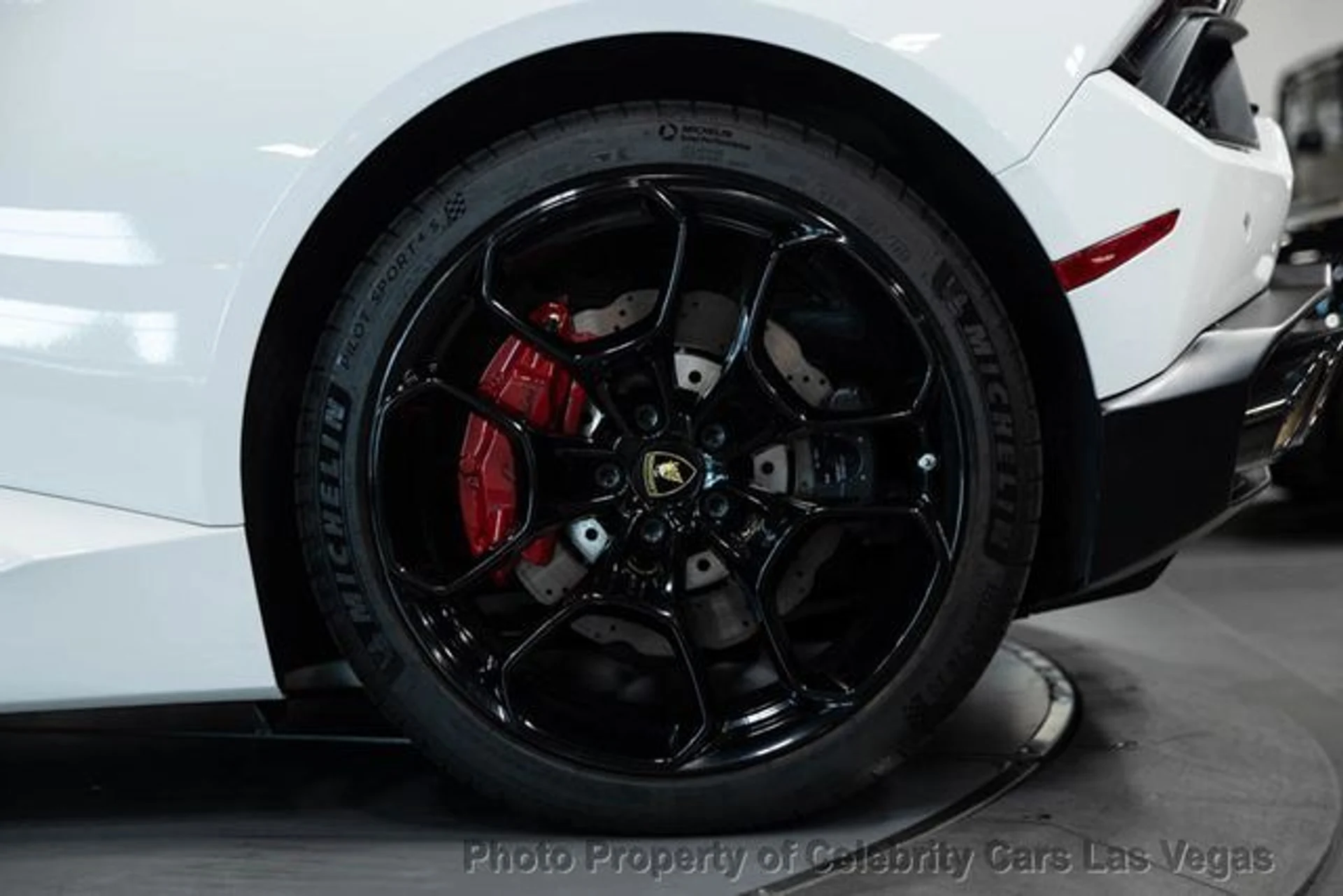 mph008_3471956037_used_2019_lamborghini_huracan_lp5802_9707_22868387_13_640_dfa0730389