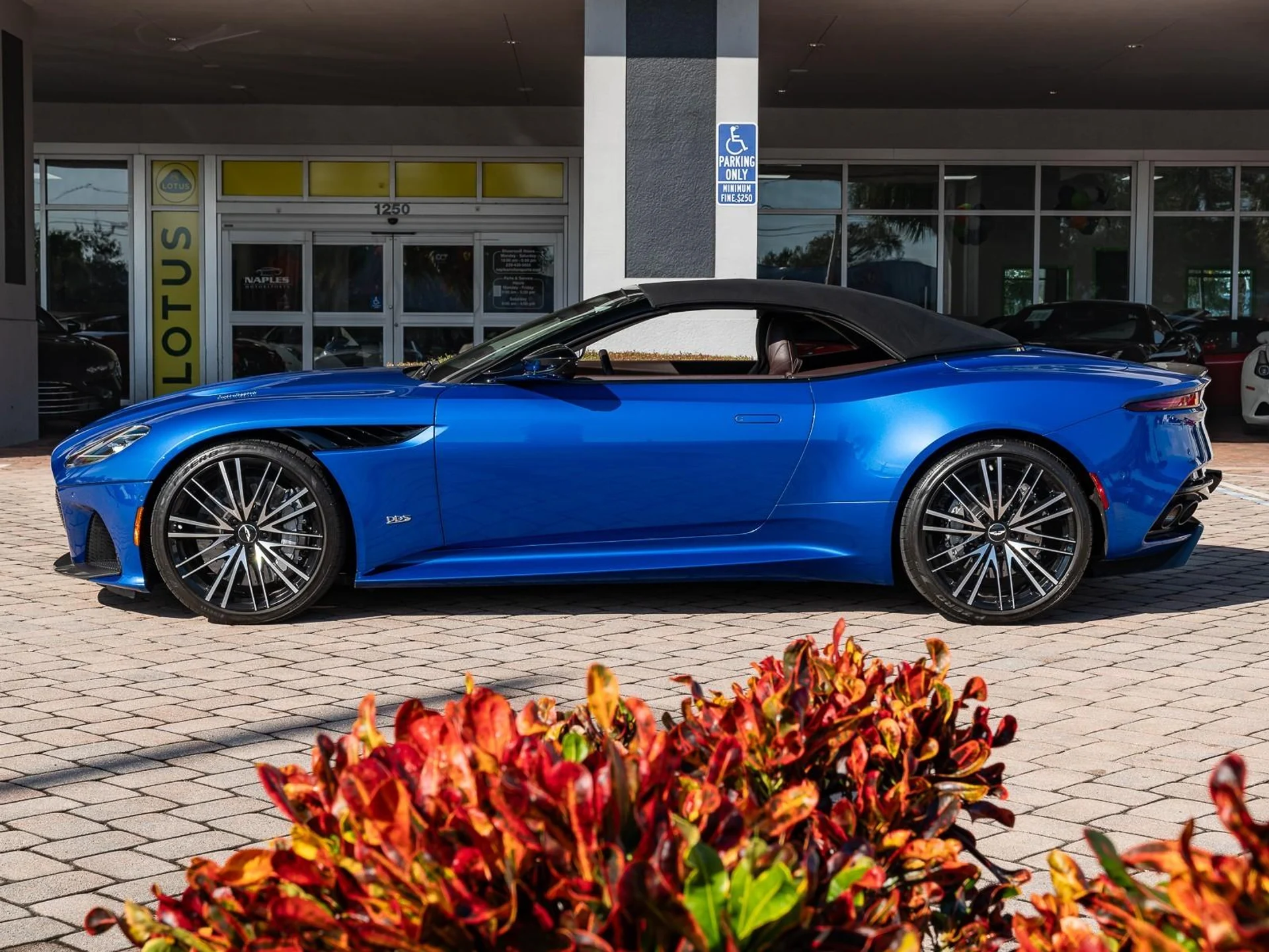 mph008_3486811543_Used_2020_Aston_Martin_DBS_Superleggera_1761685596_0f0f7c6bcf