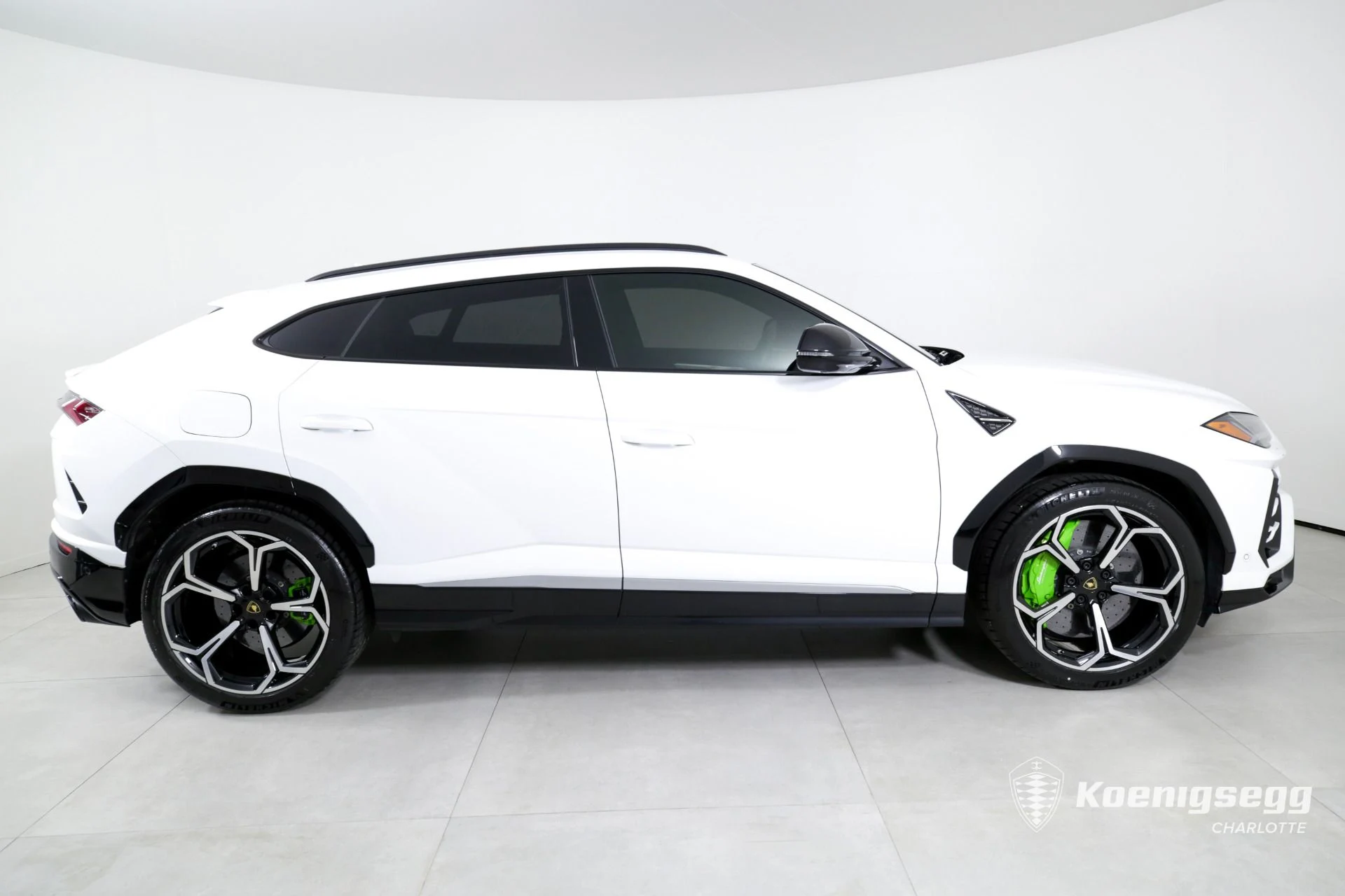 mph008_3486902634_Used_2019_Lamborghini_Urus_1714496214_b3e1a235d5